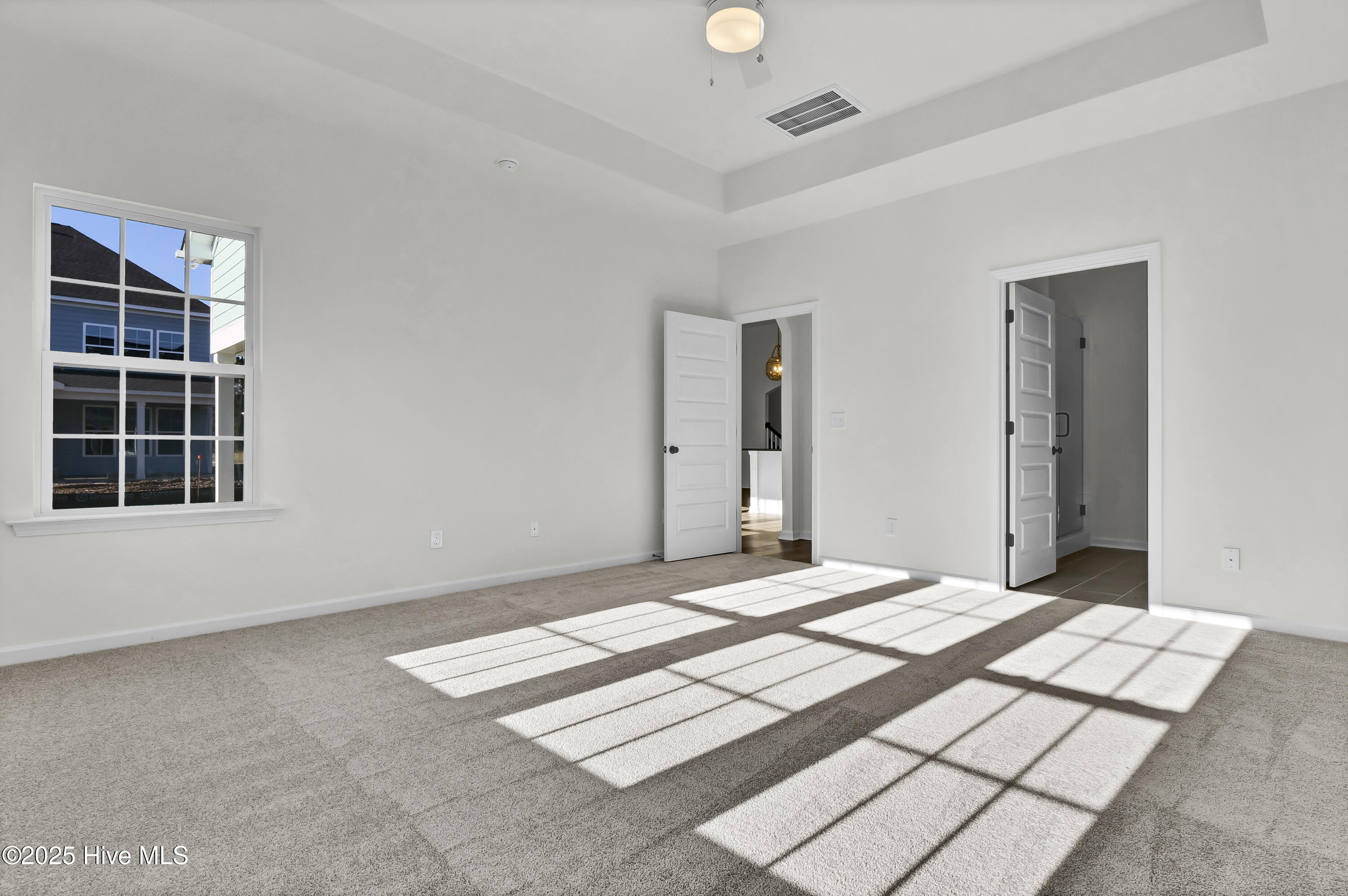 100518803 | Photo 13