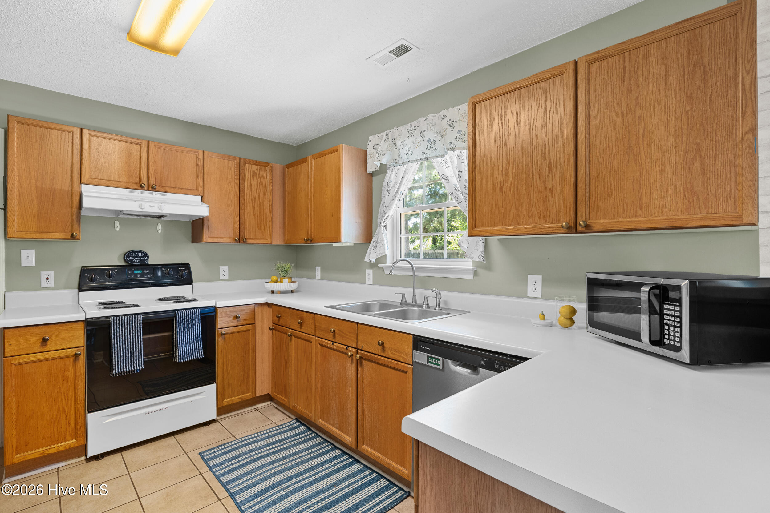 100569282 | Photo 14