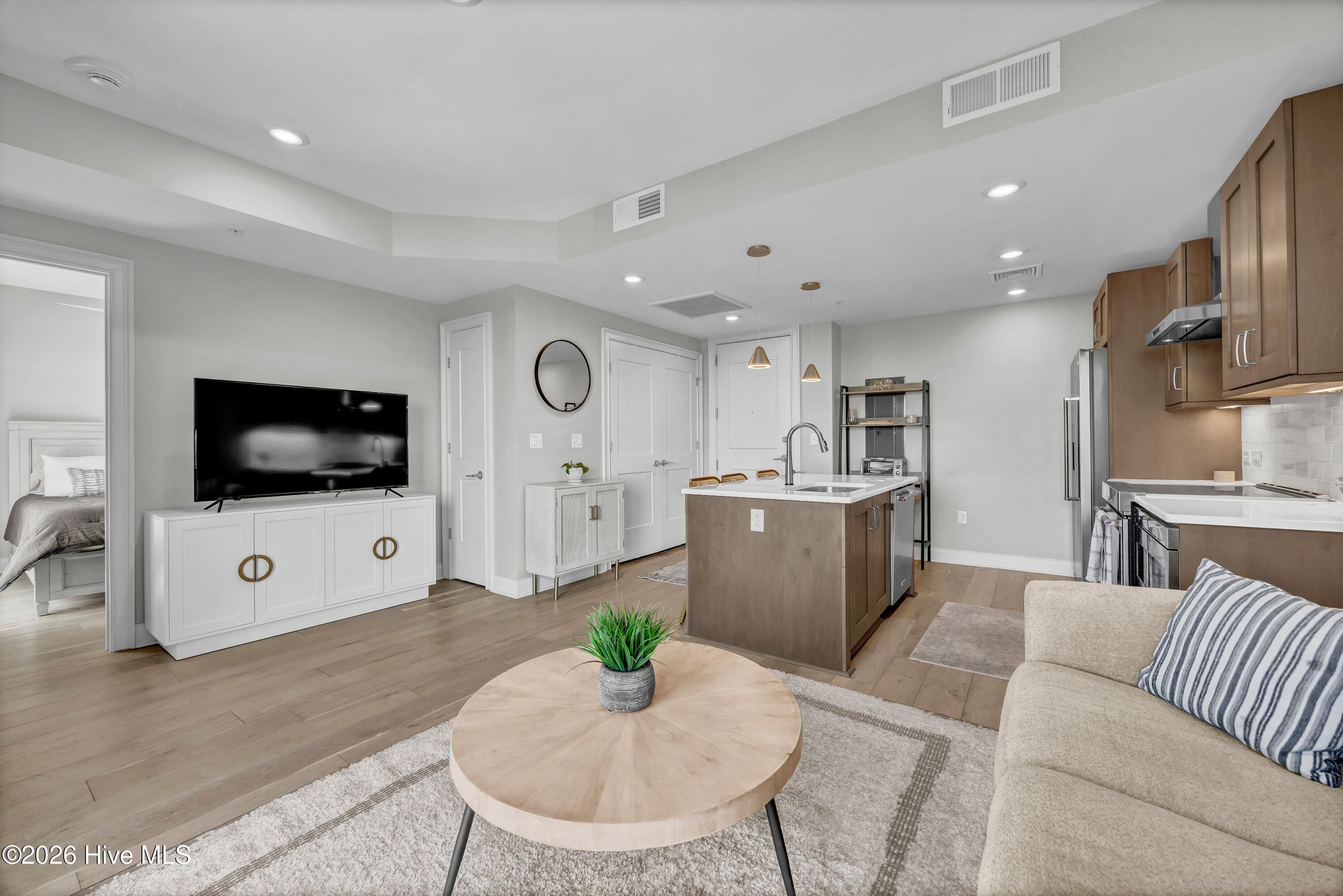 100567765 | Photo 10