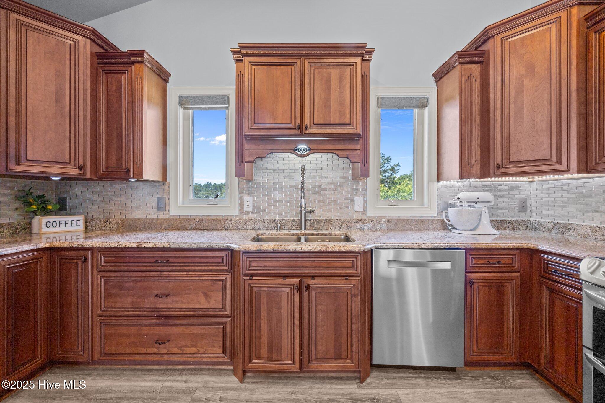 100517402 | Photo 40