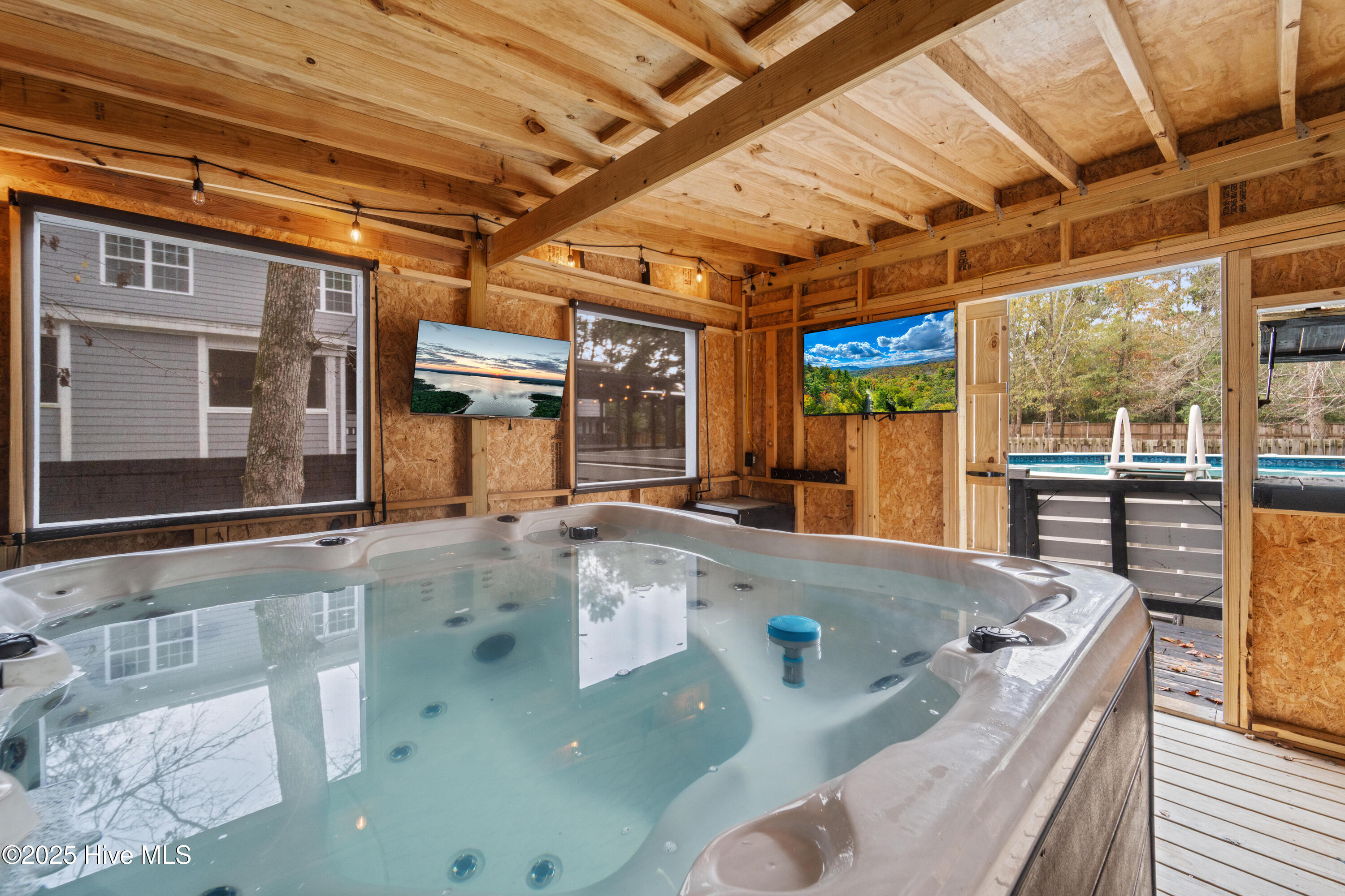 100544127 | Photo 96