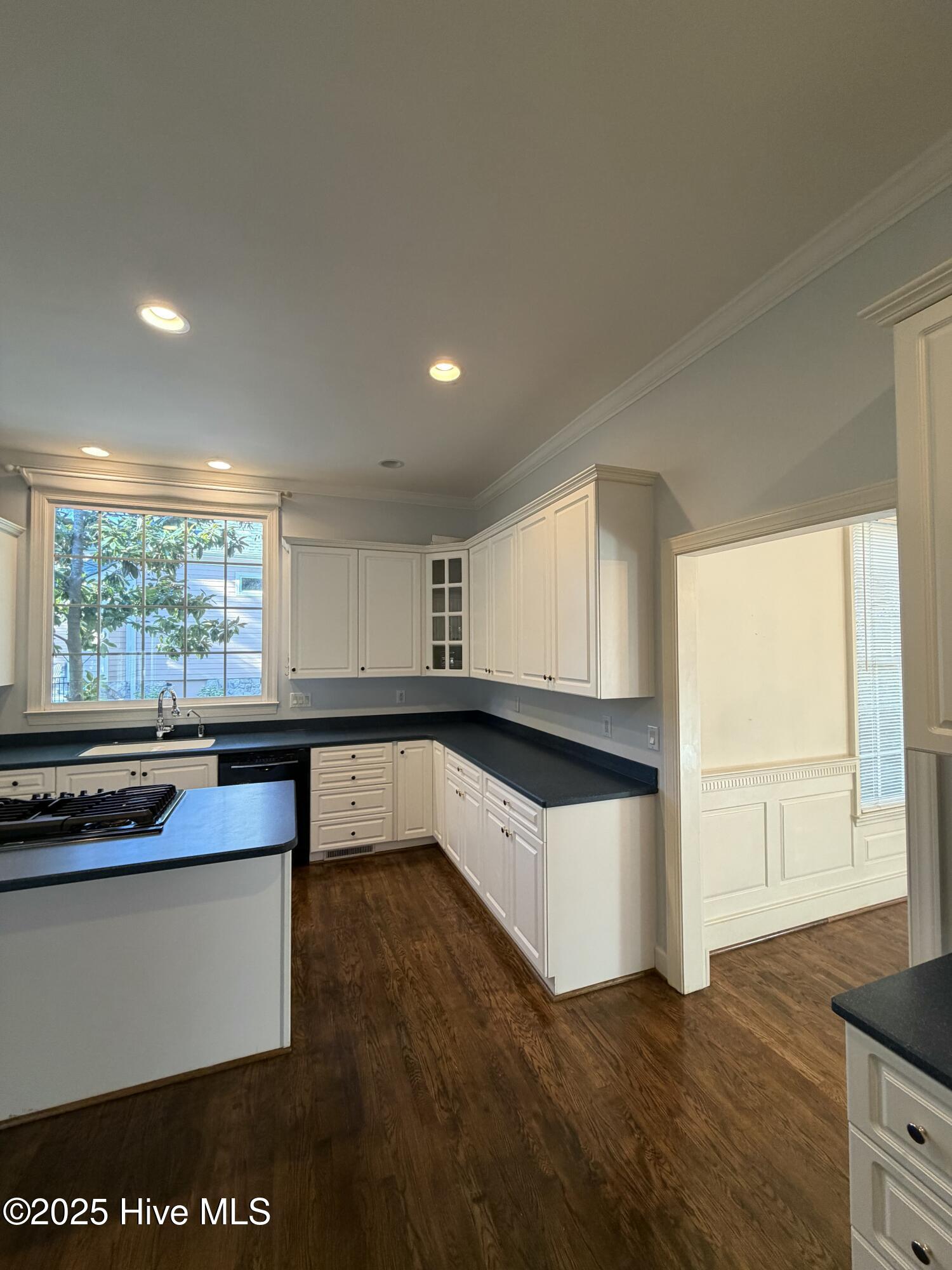 100536215 | Photo 10