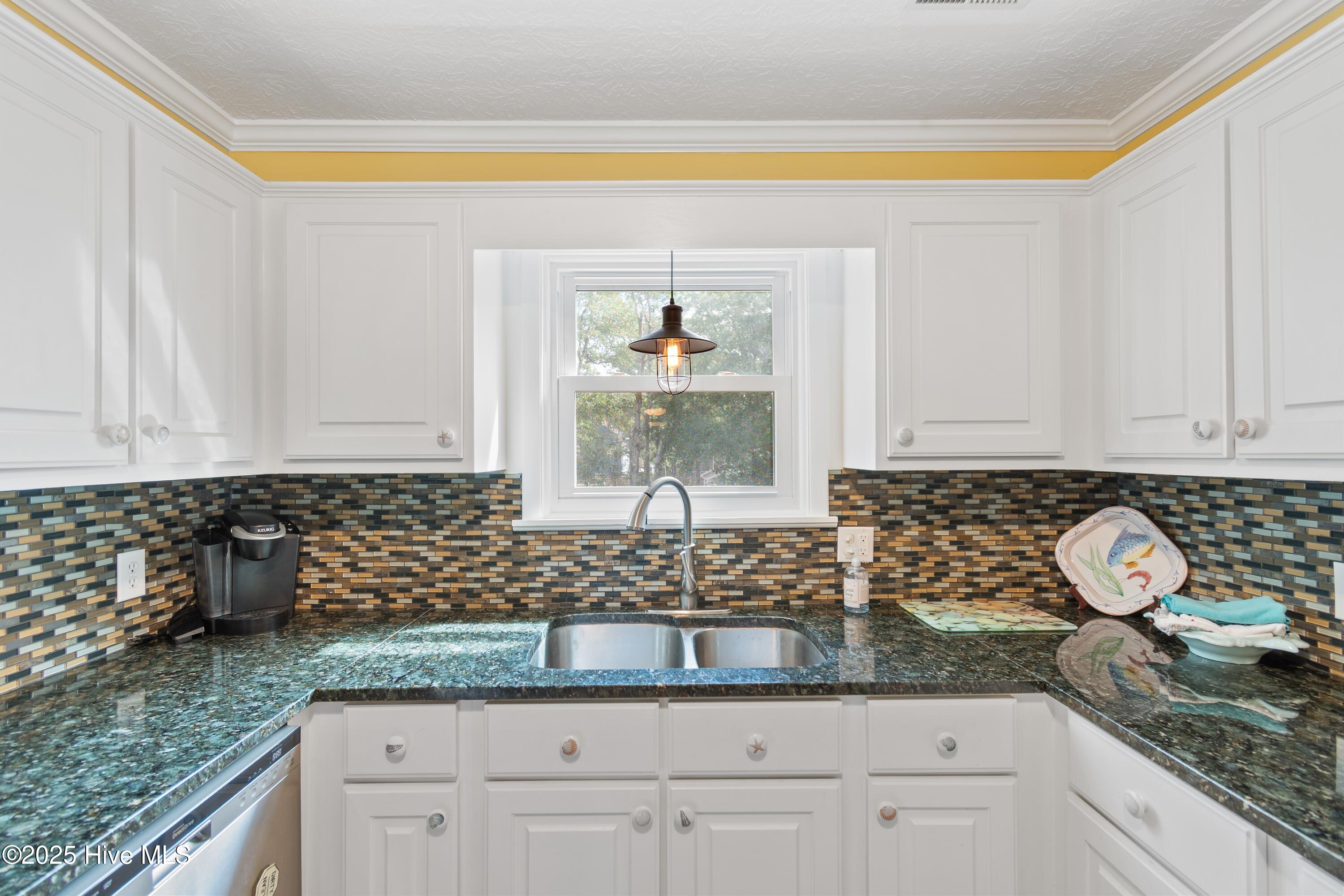 100535762 | Photo 40