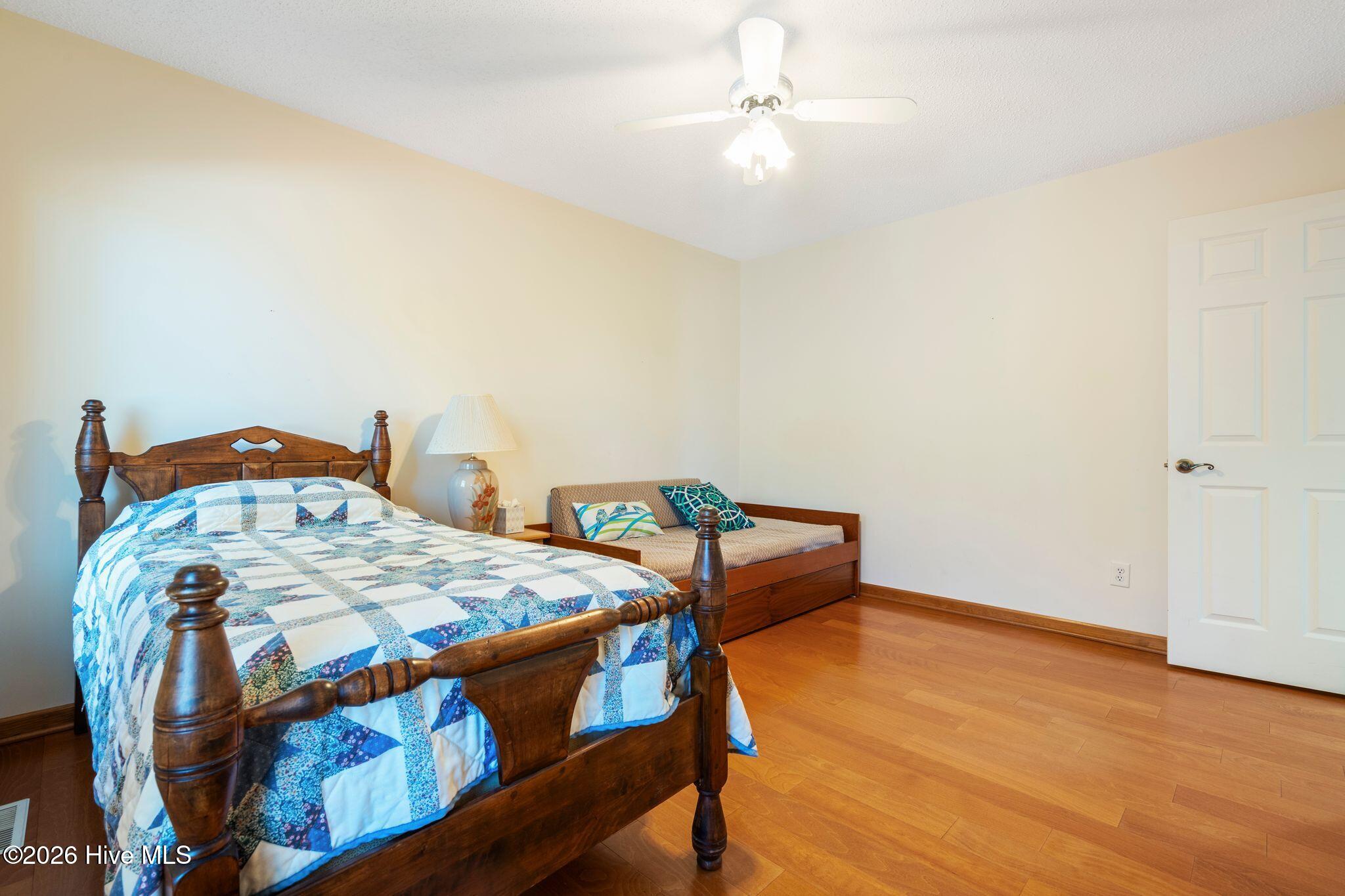 100552539 | Photo 37