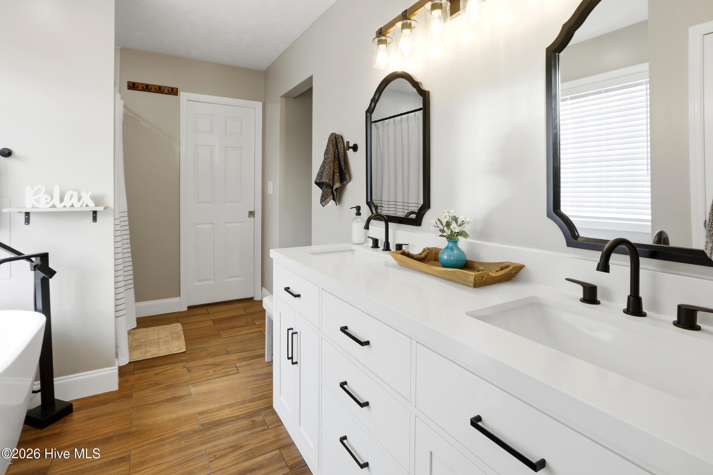 100551374 | Photo 51