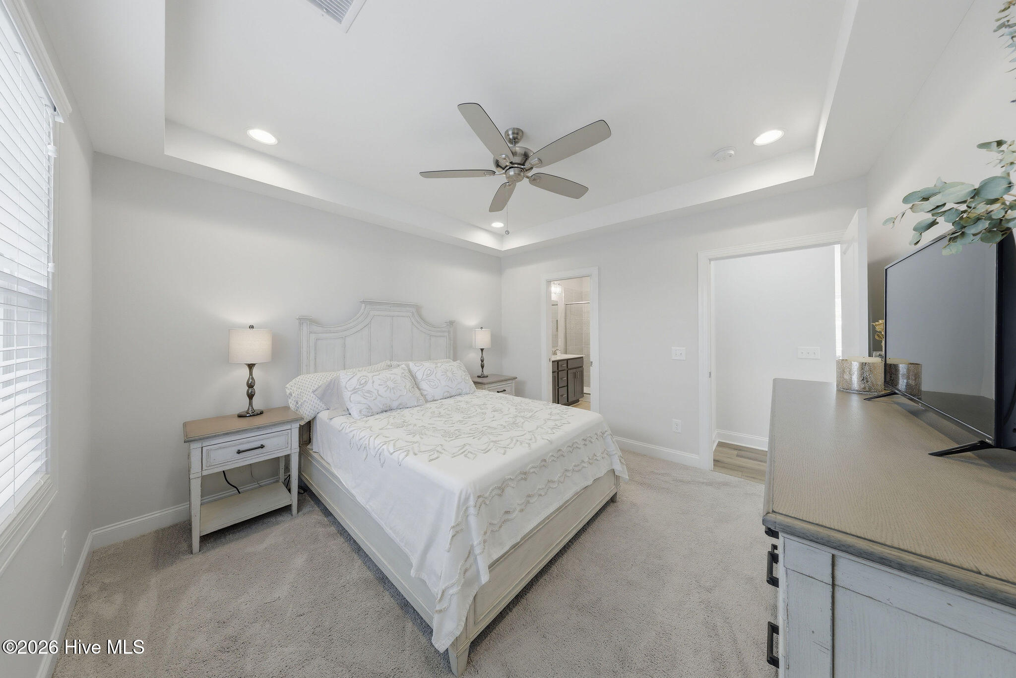 100567666 | Photo 21