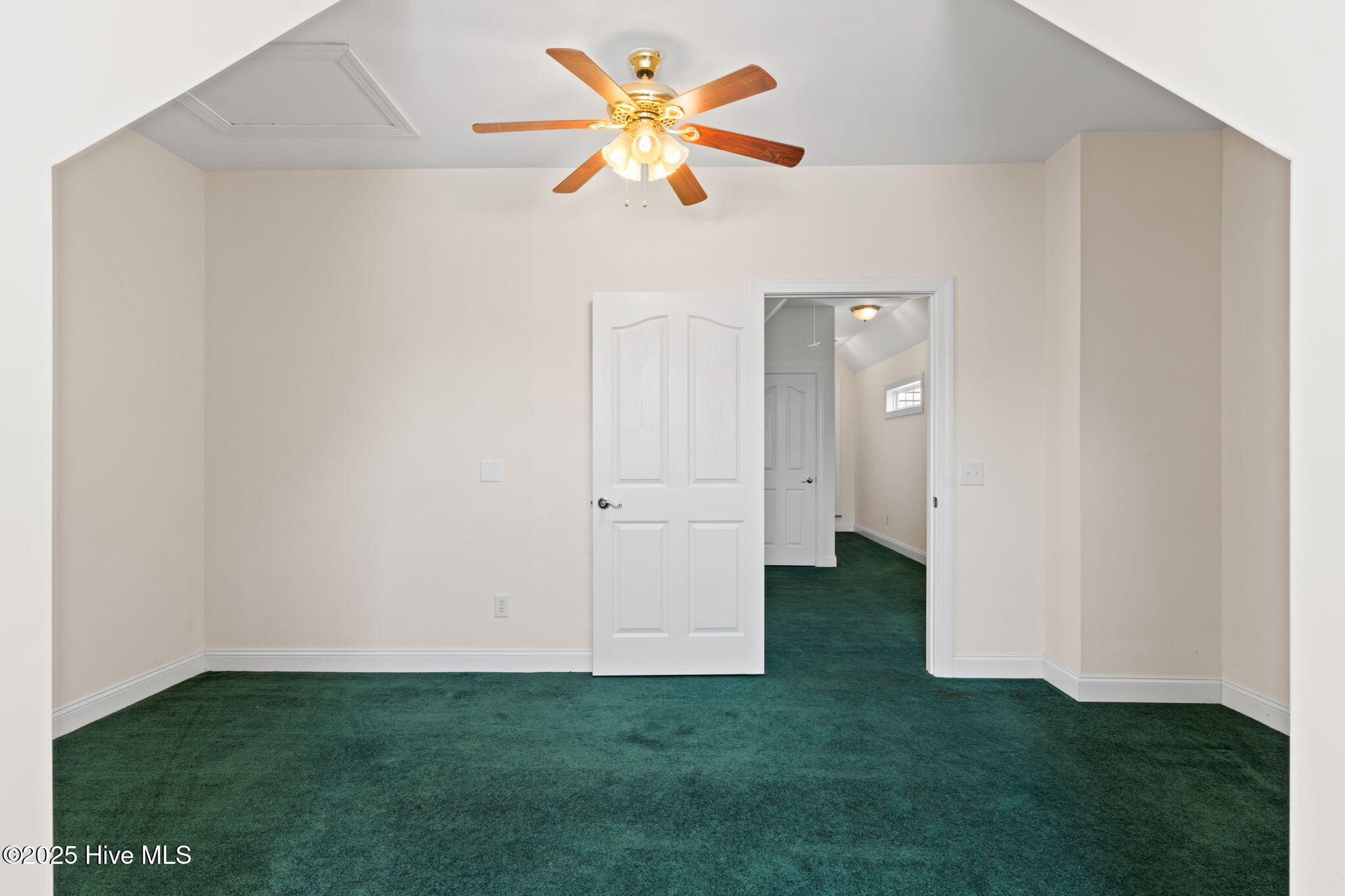 100522413 | Photo 28