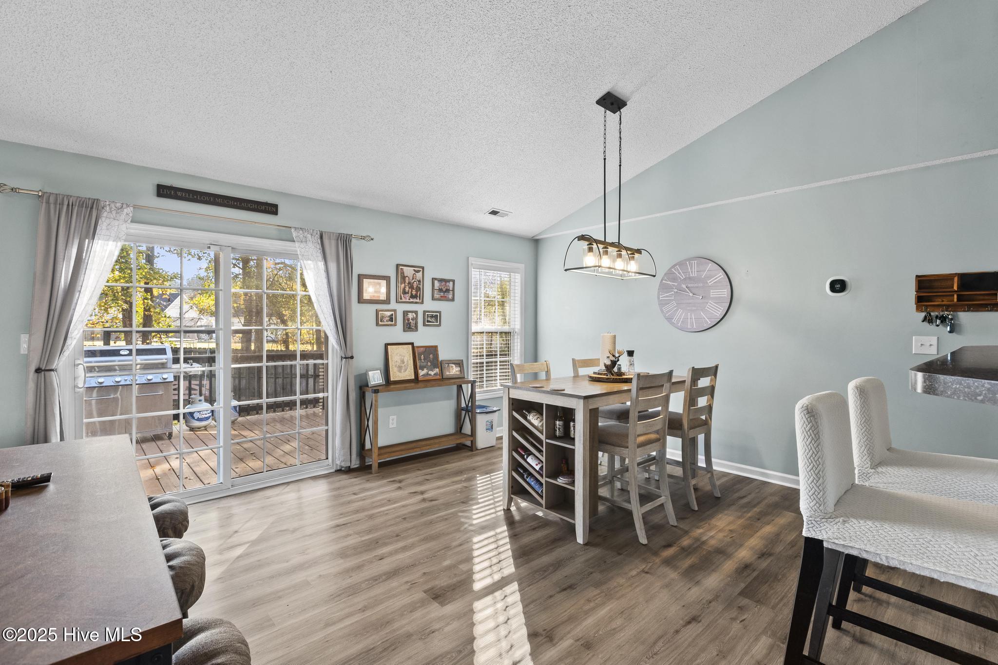 100542595 | Photo 10