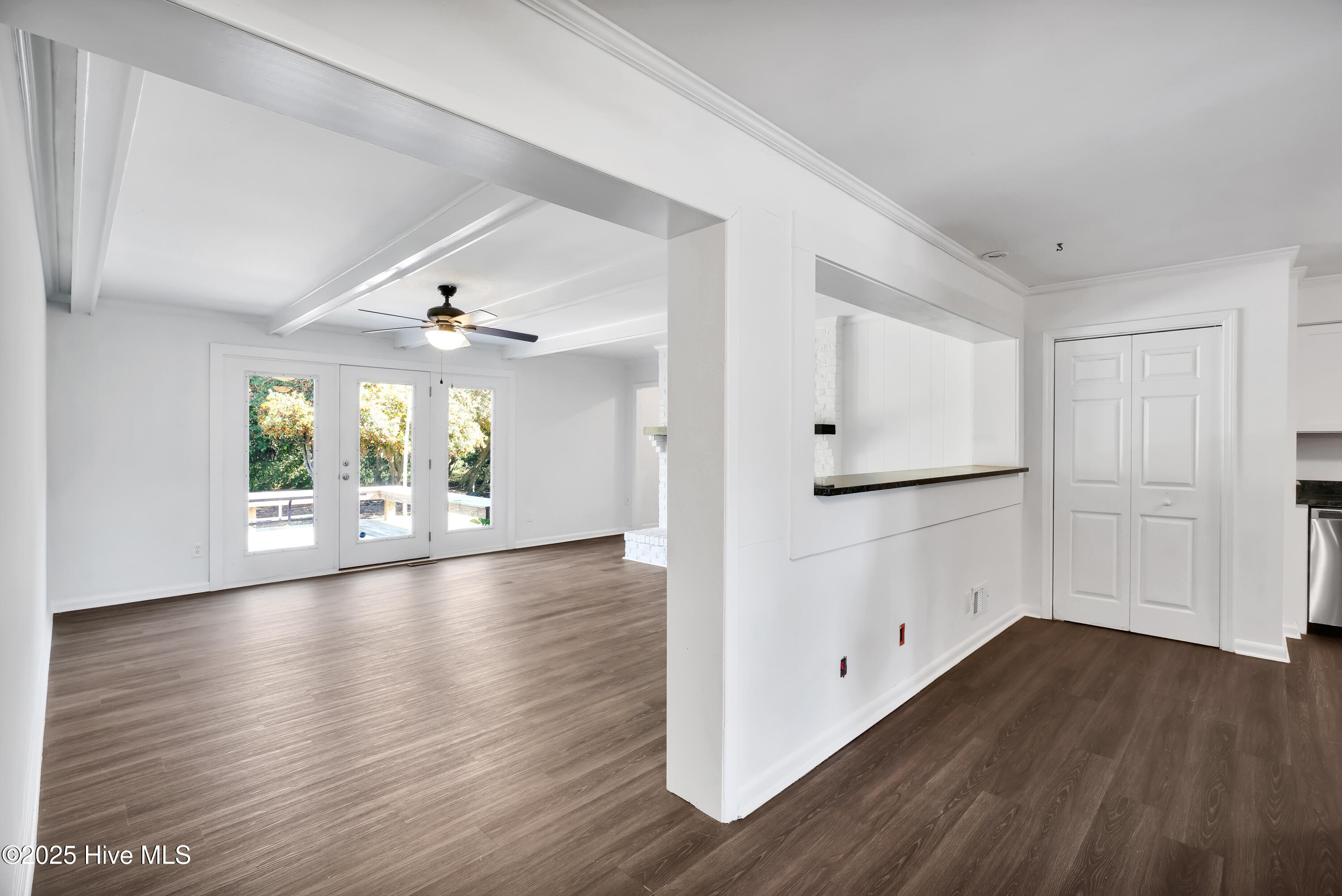 100539794 | Photo 11