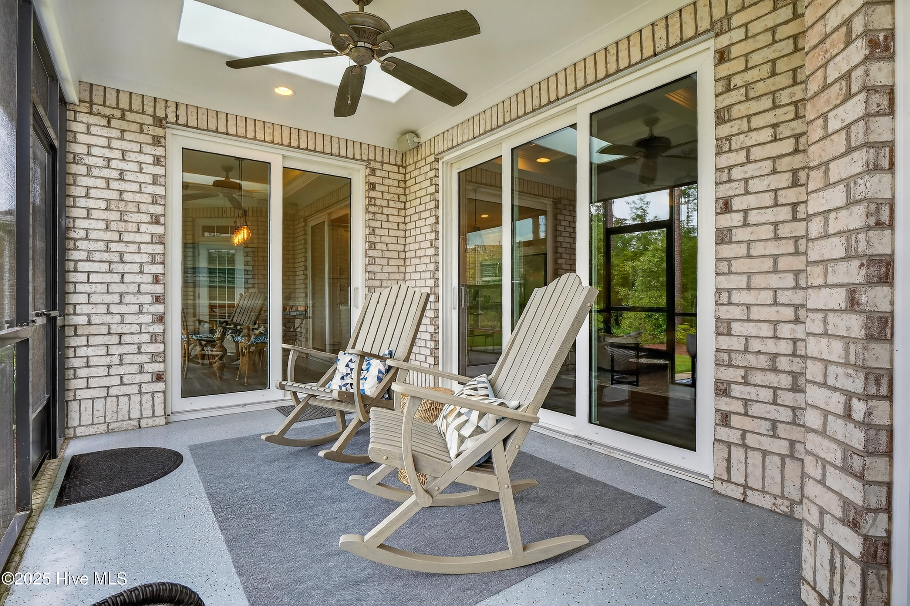 100529241 | Photo 21