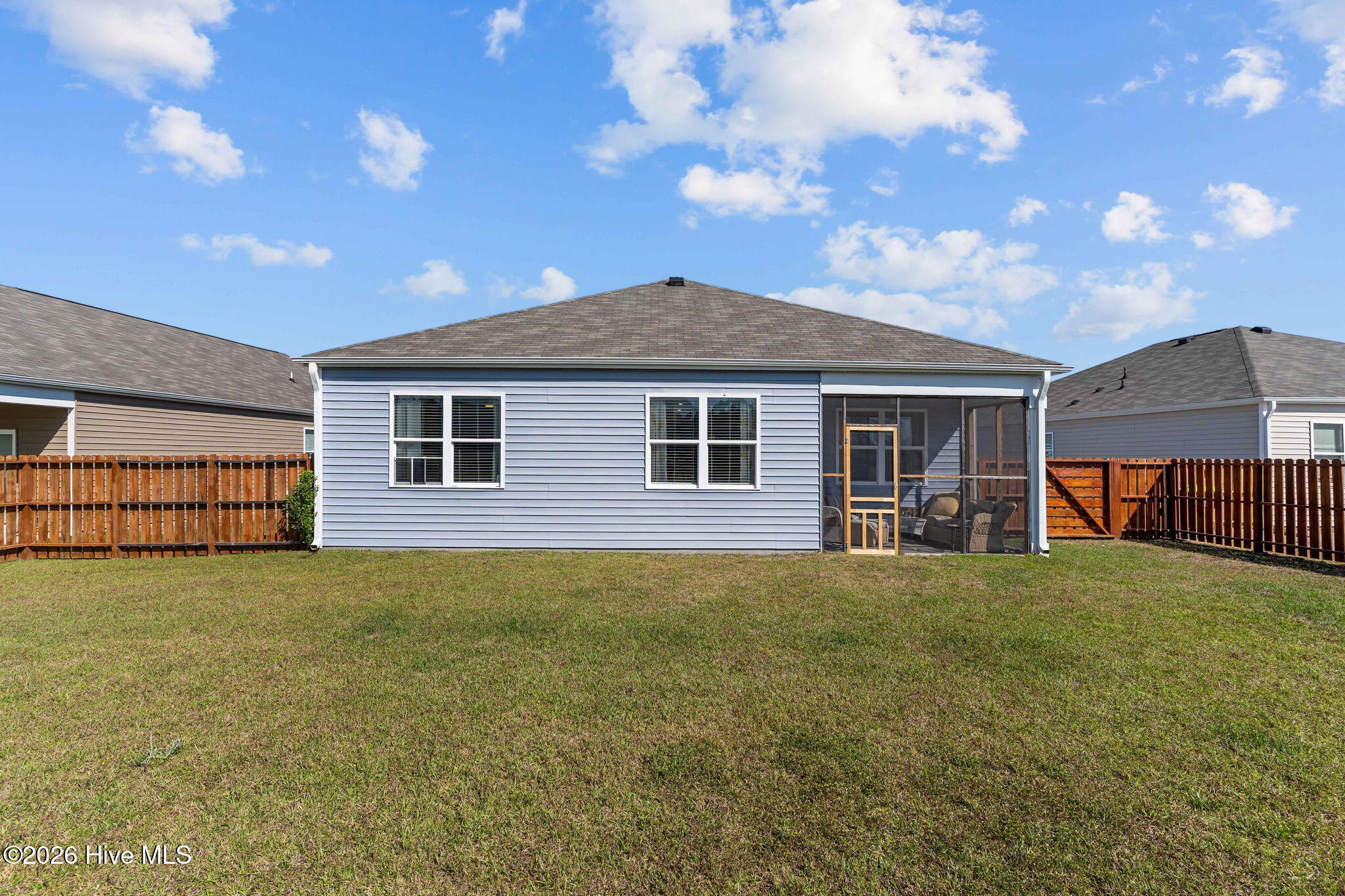 100569205 | Photo 40