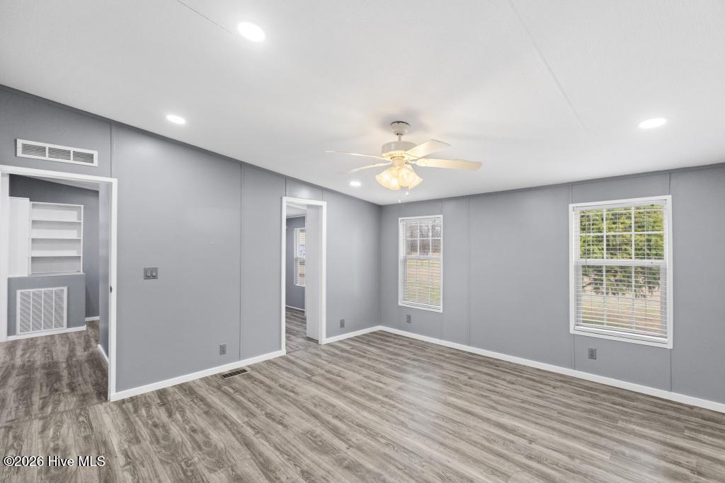 100555089 | Photo 28