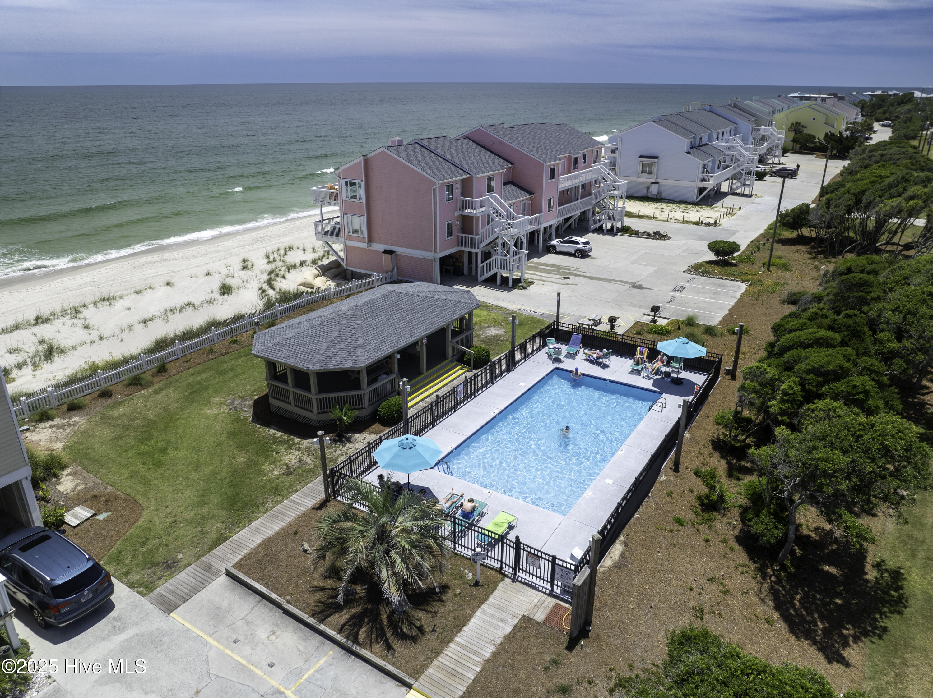 100529078 | Photo 64