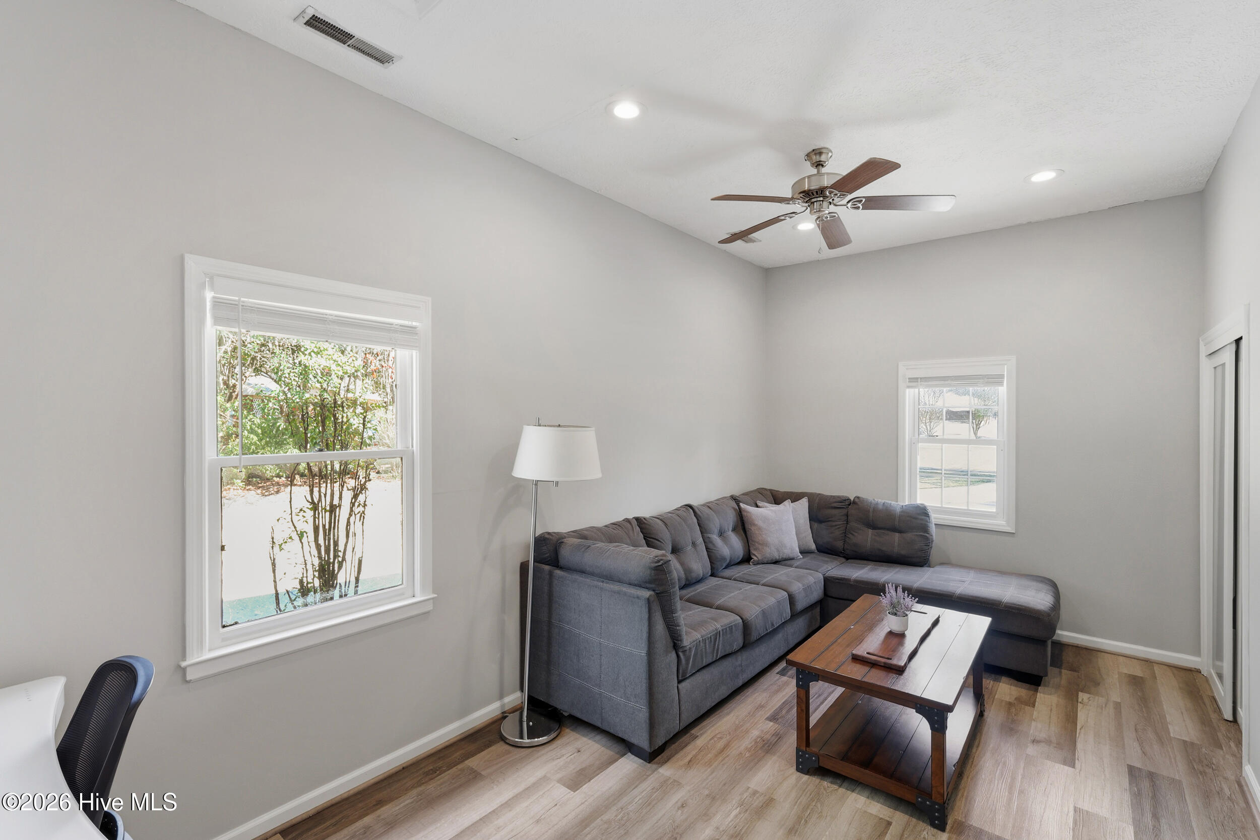 100559679 | Photo 29