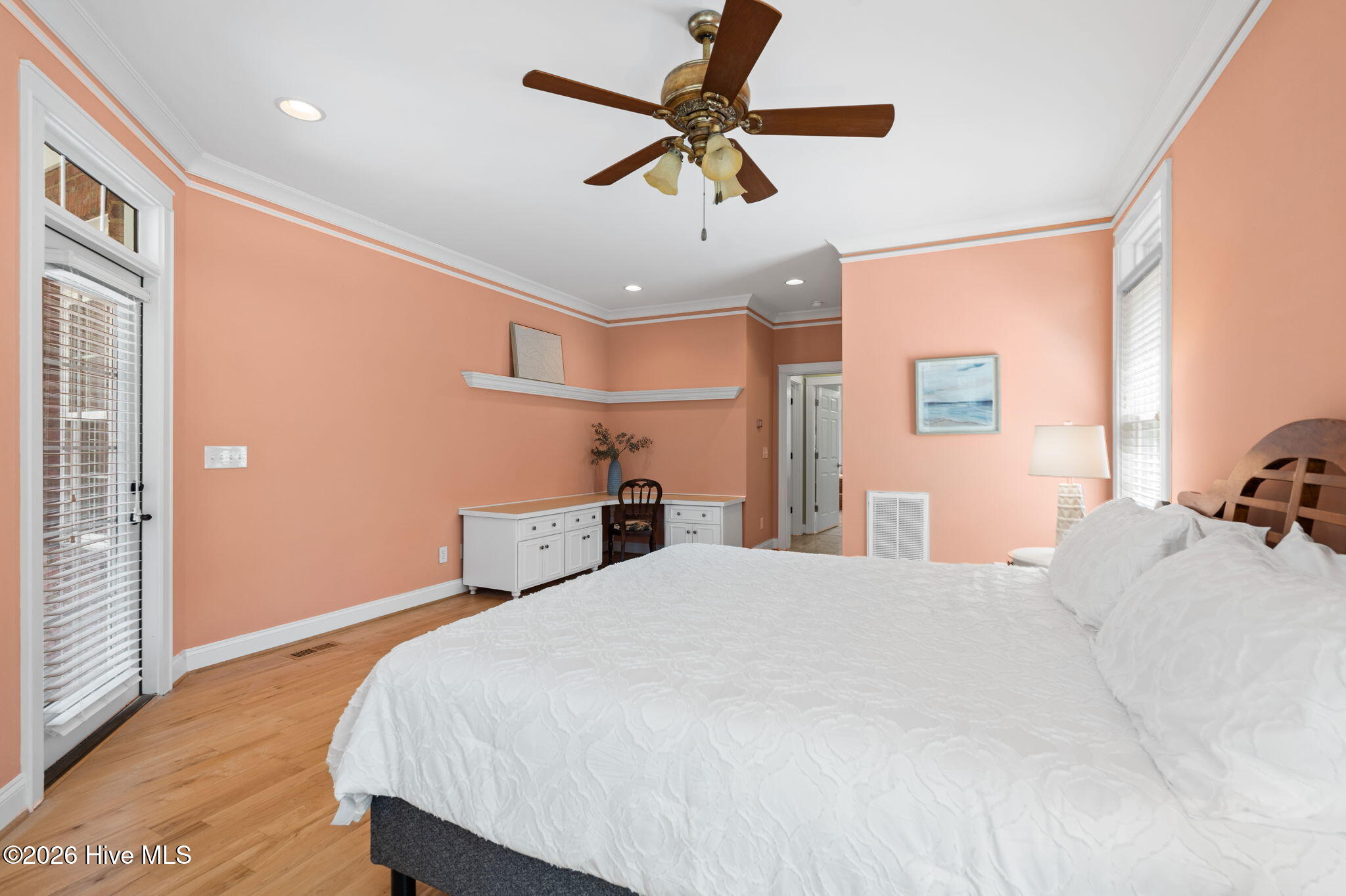 100564903 | Photo 24