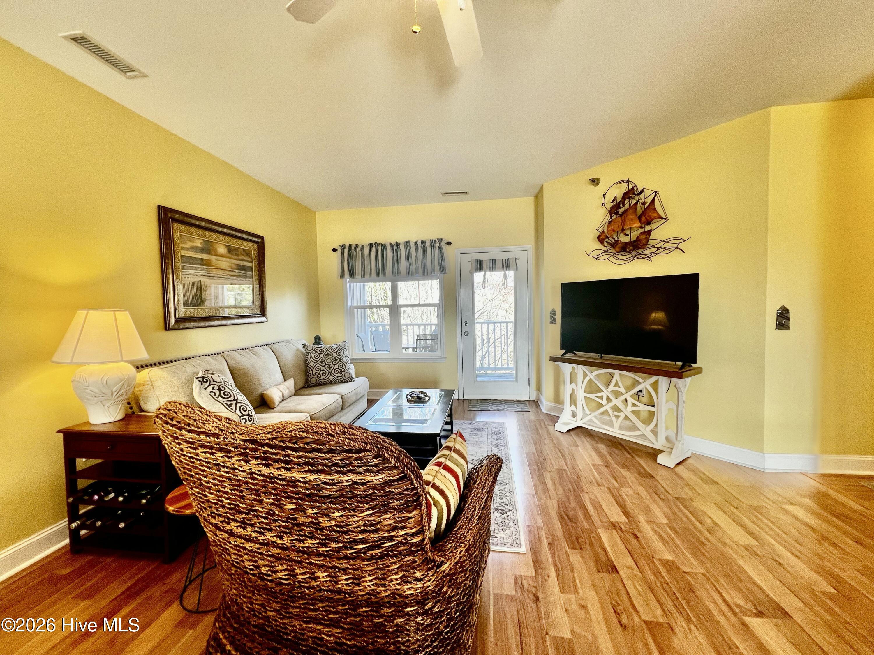 100550987 | Photo 14