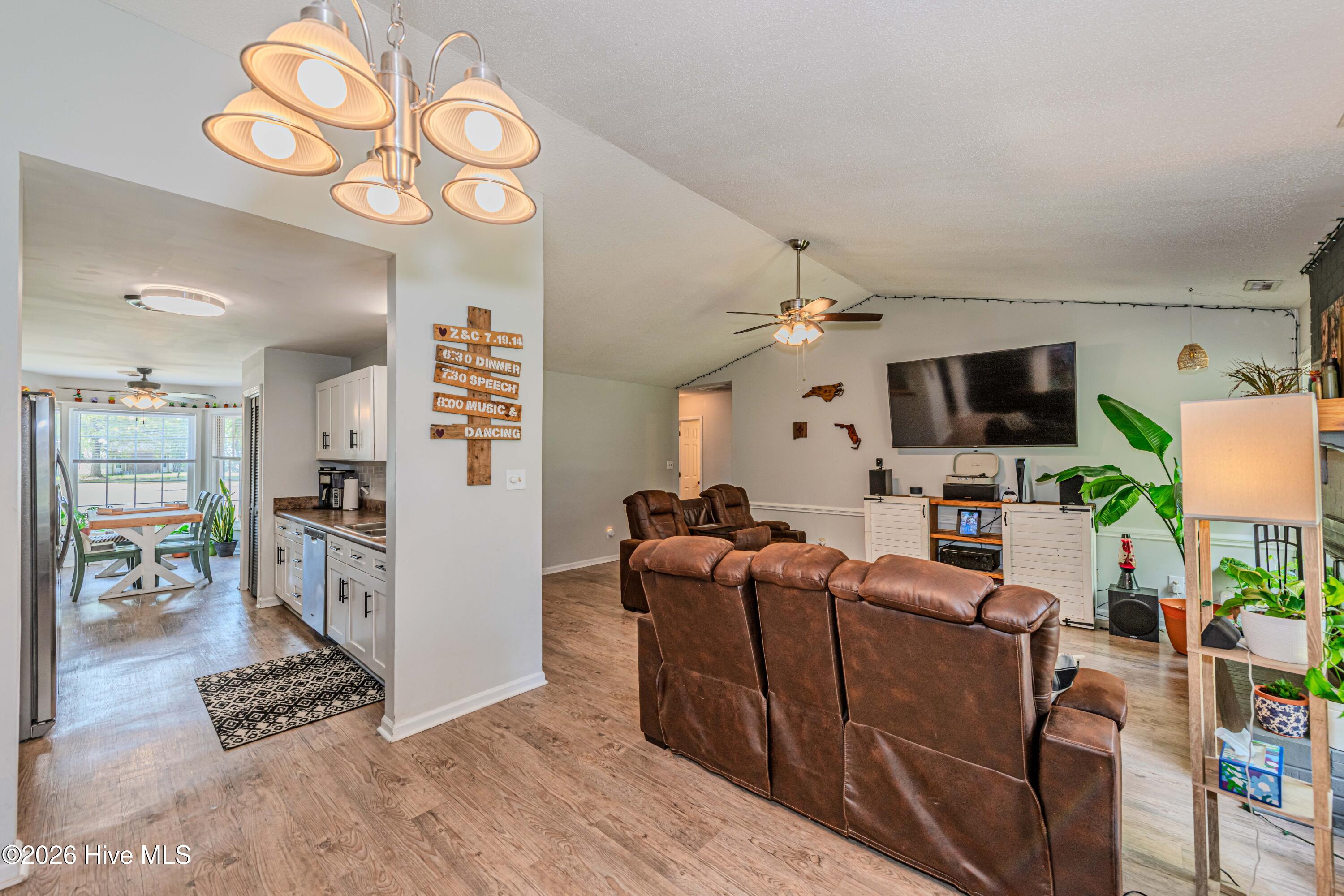 100569074 | Photo 18