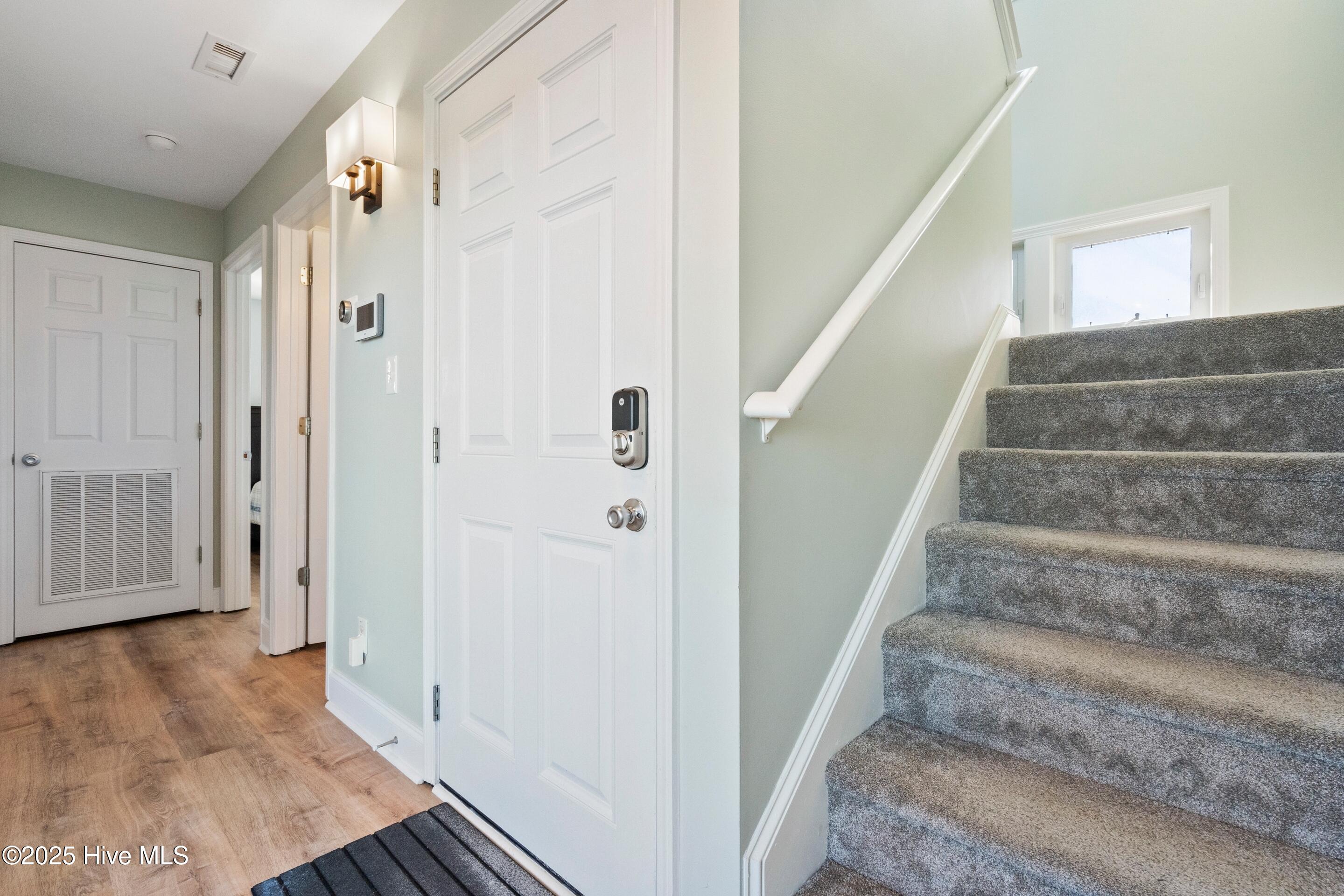 100536770 | Photo 26