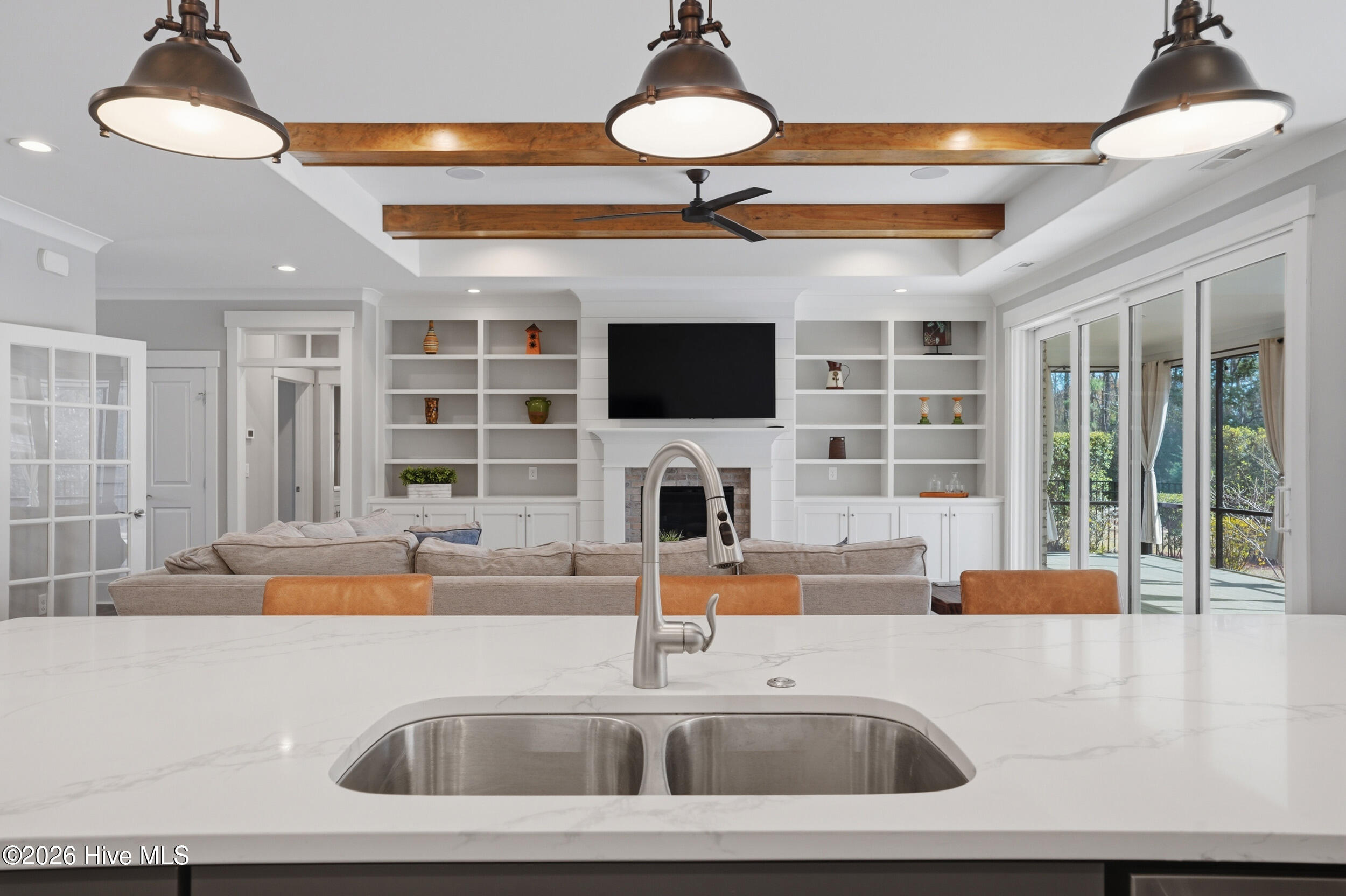 100561233 | Photo 17