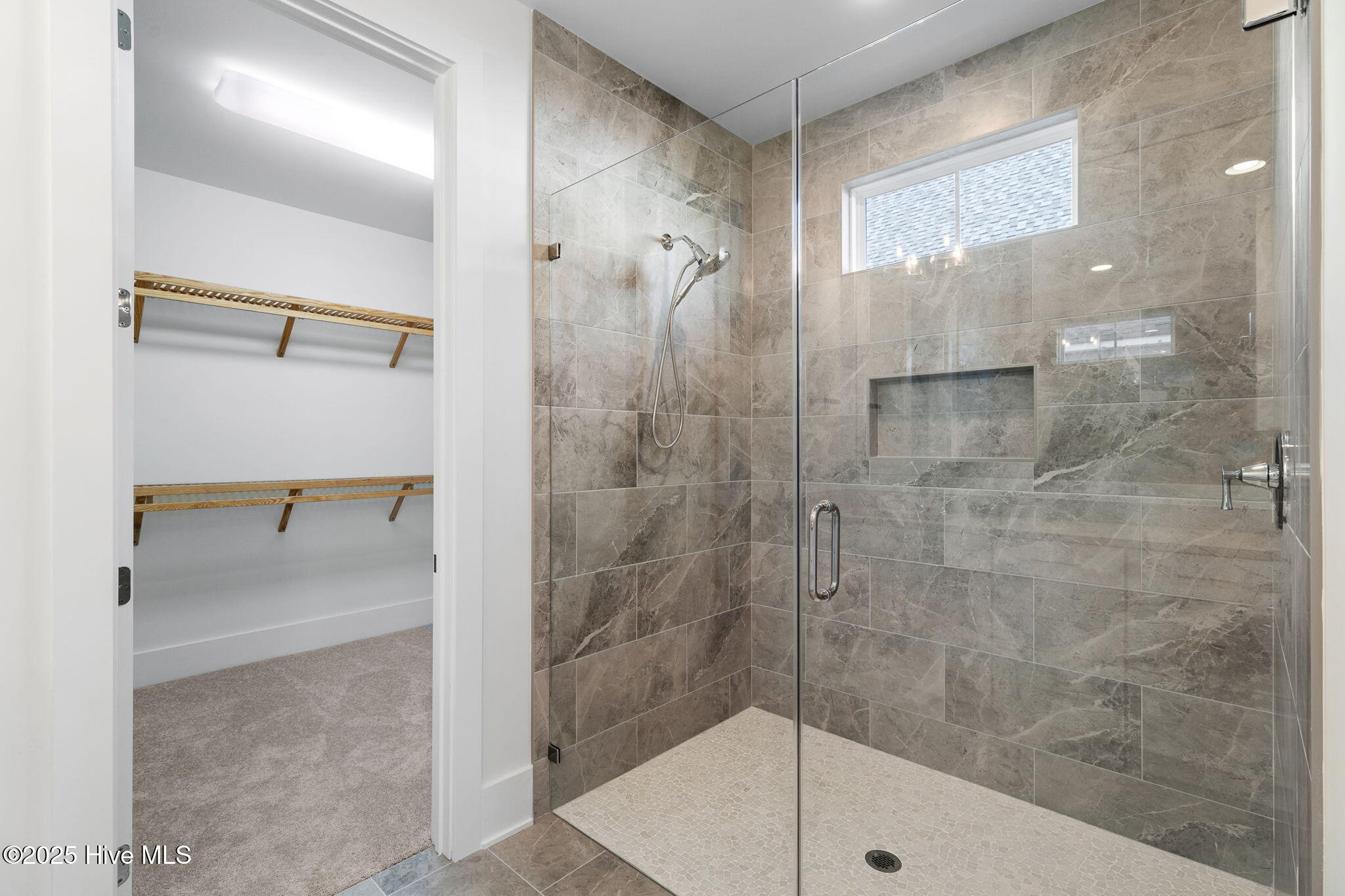 100523885 | Photo 38