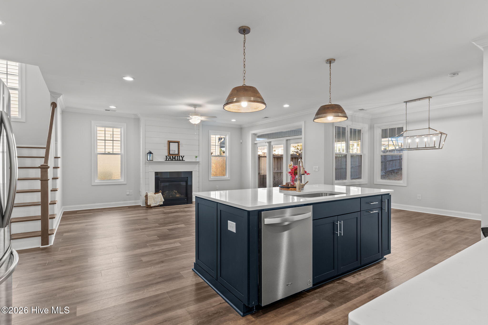 100548771 | Photo 11