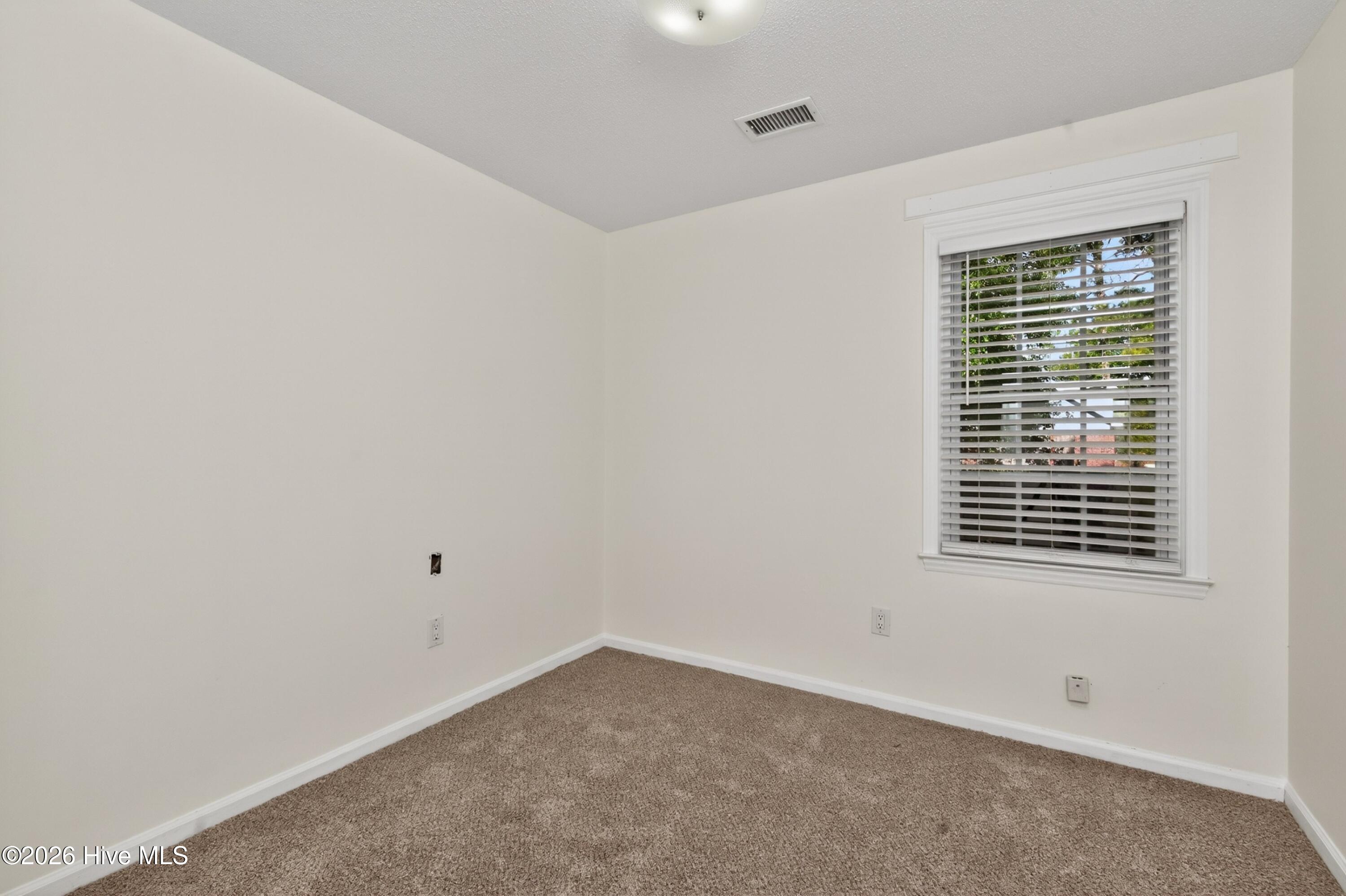 100573087 | Photo 13
