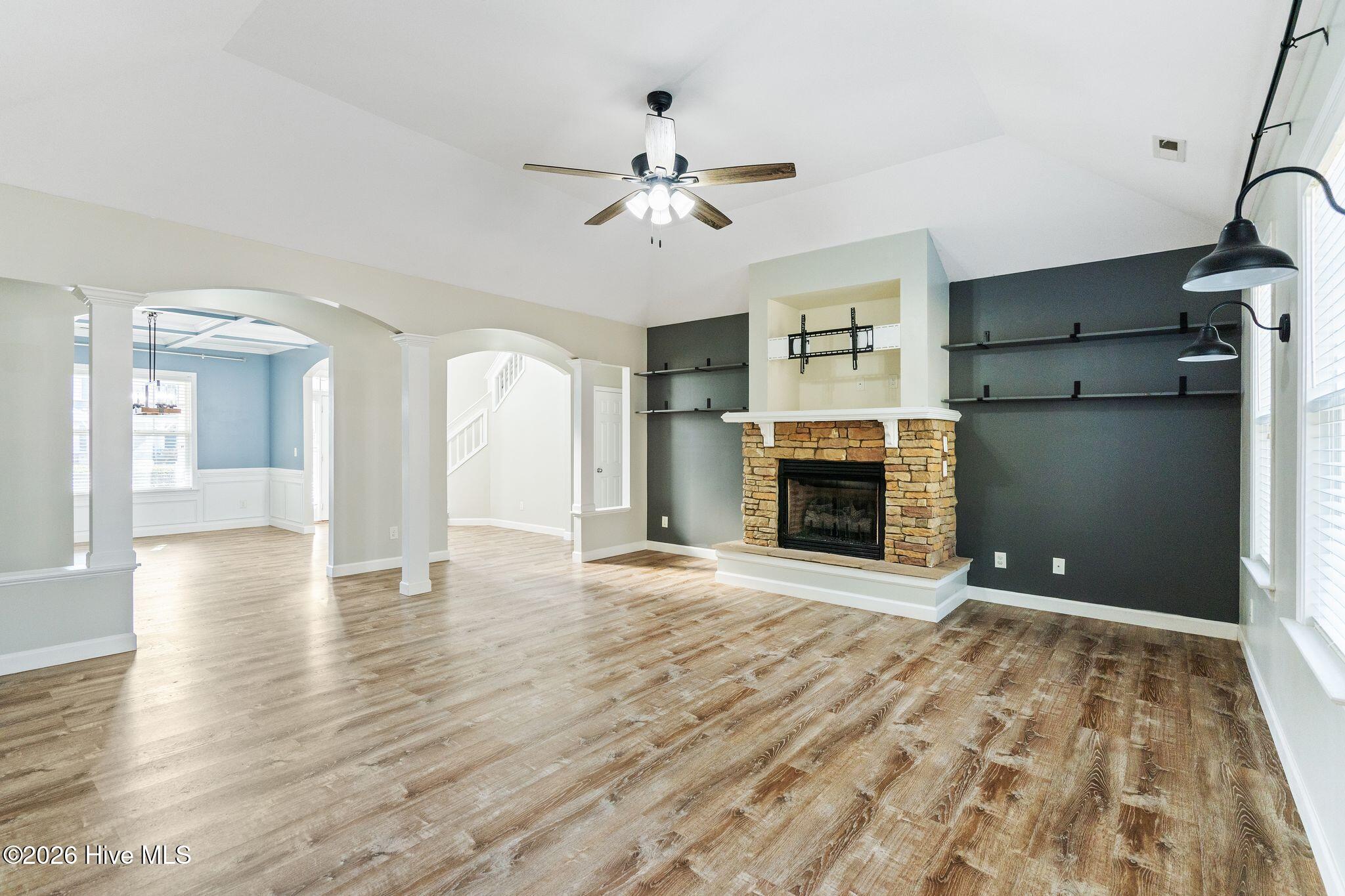 100558662 | Photo 24