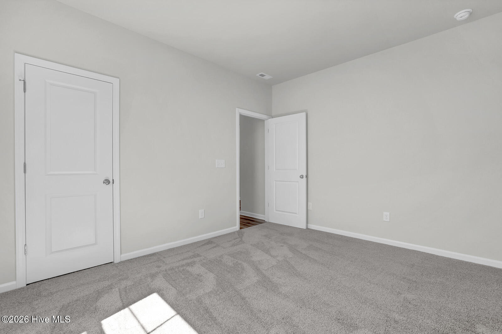 100550126 | Photo 31