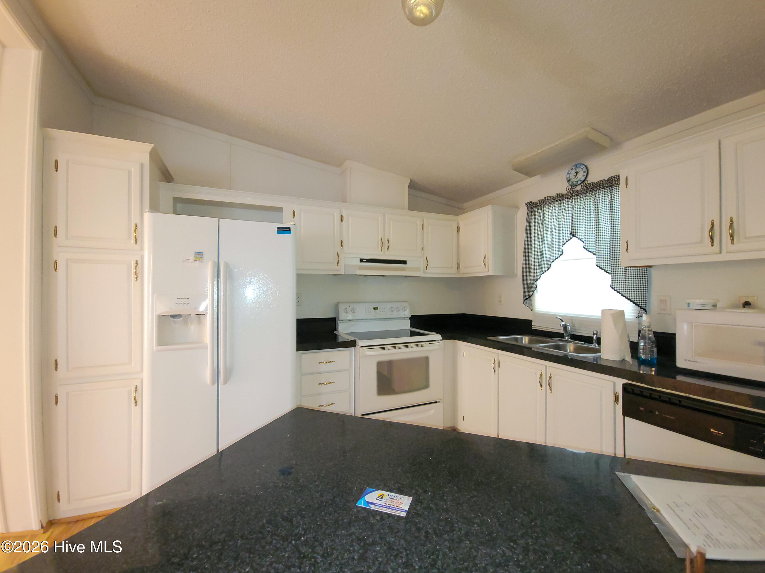 100560378 | Photo 32