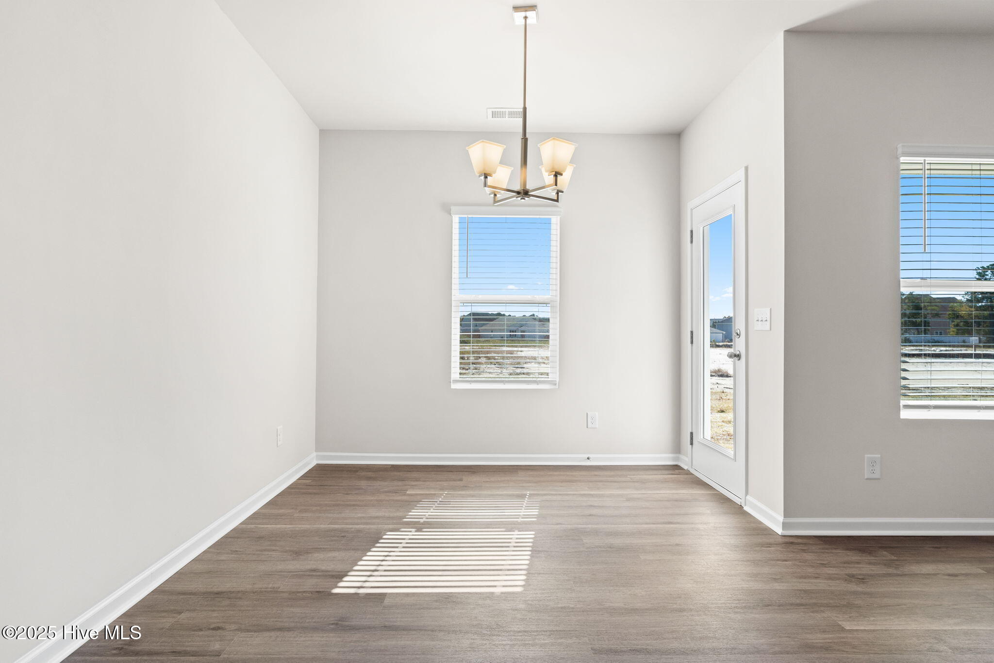 100524210 | Photo 22