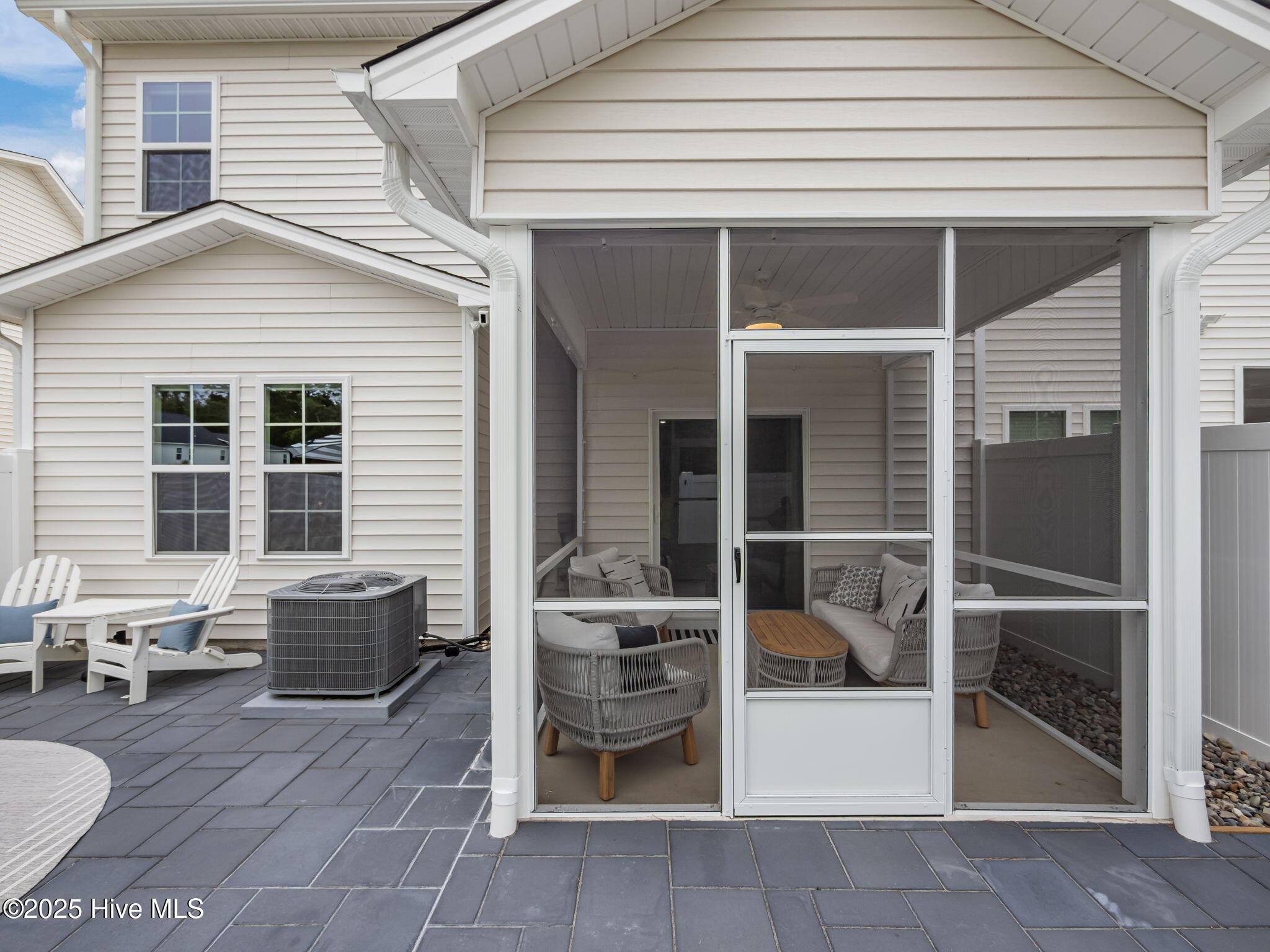 100530492 | Photo 13