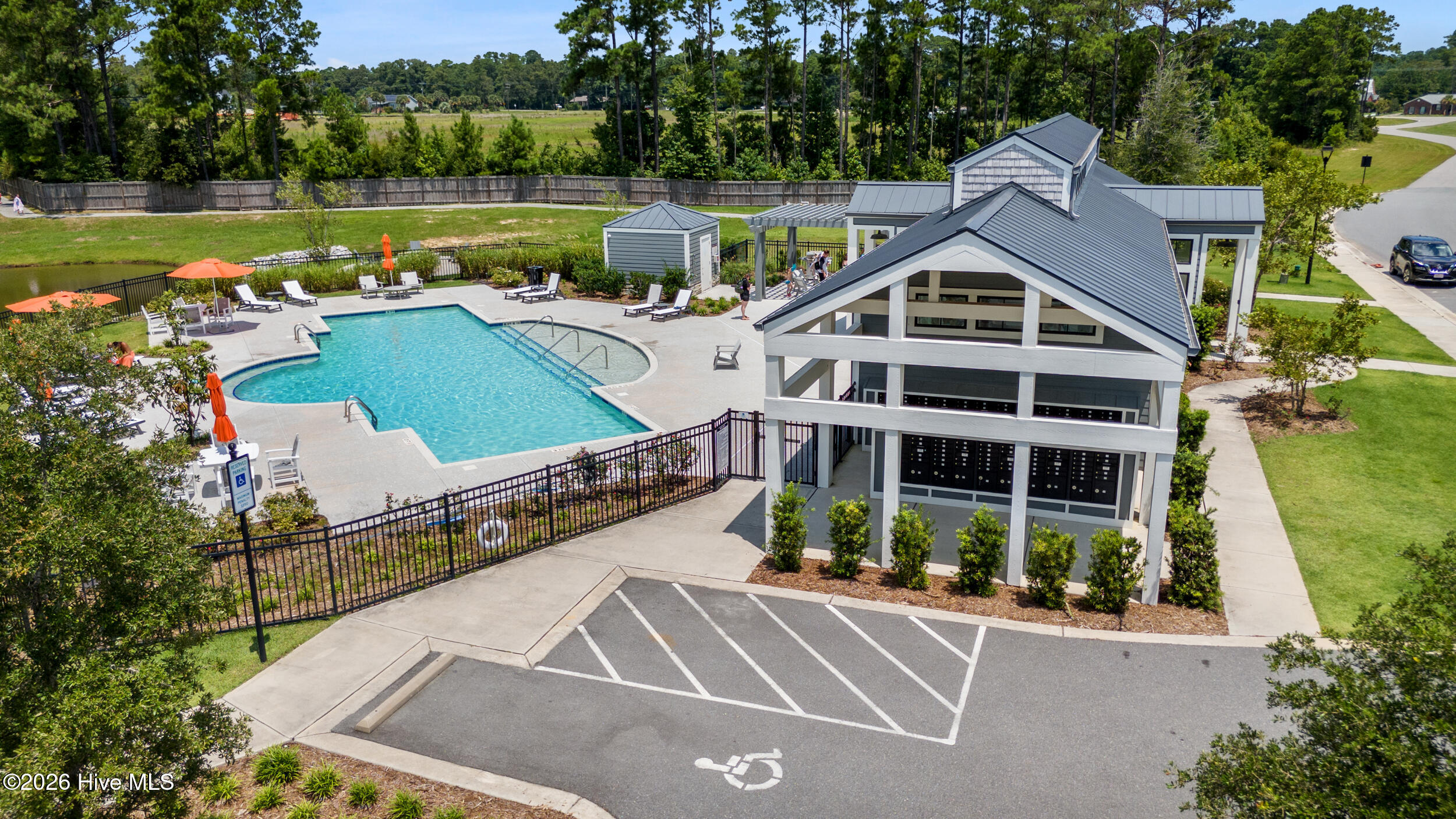 100551729 | Photo 60