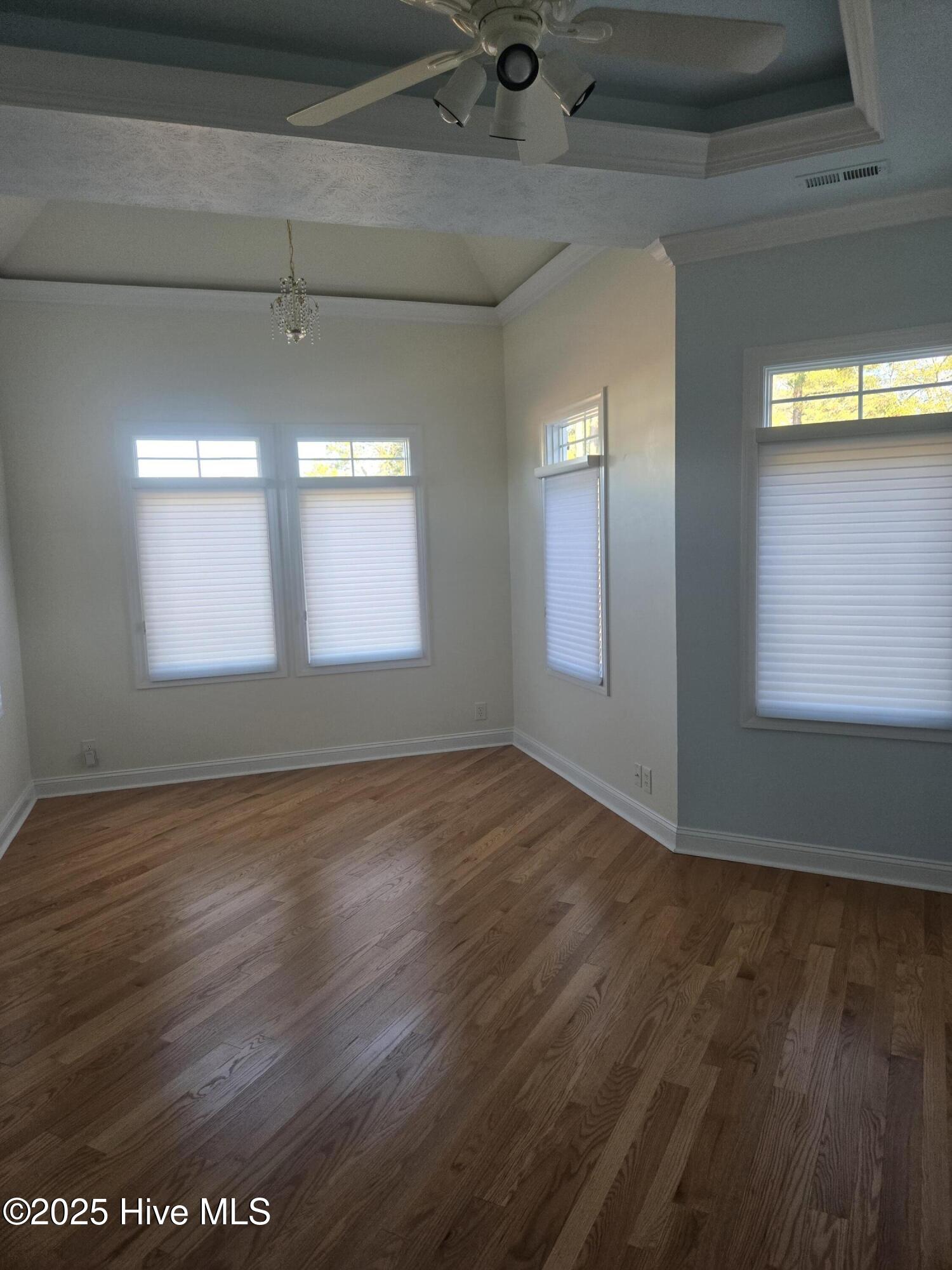 100545211 | Photo 40