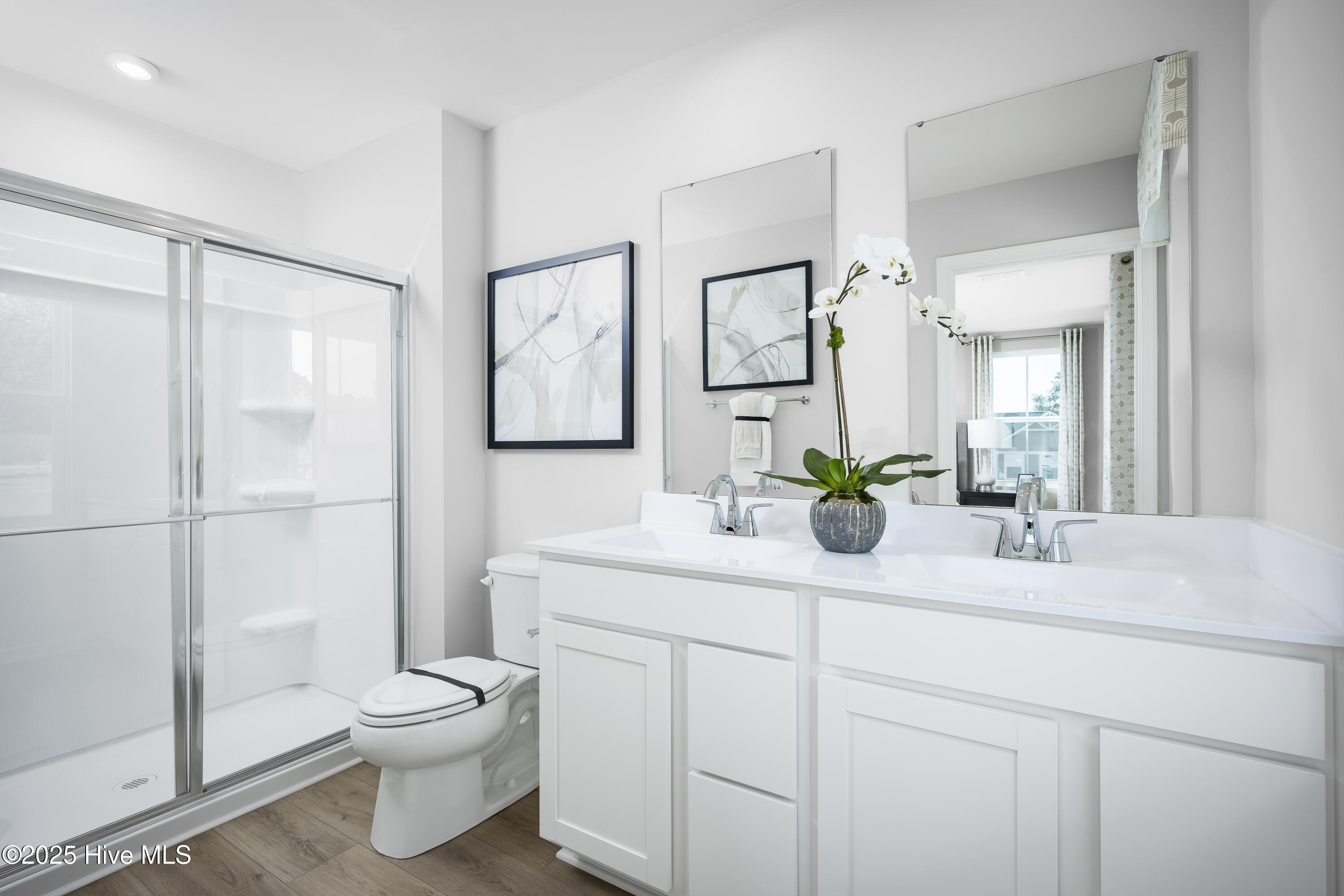 100536295 | Photo 16