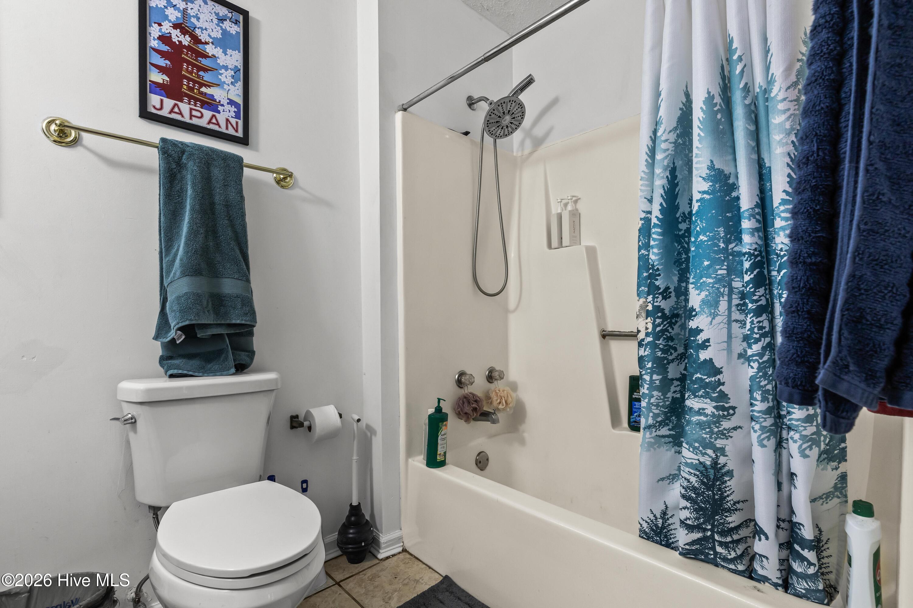 100548610 | Photo 15