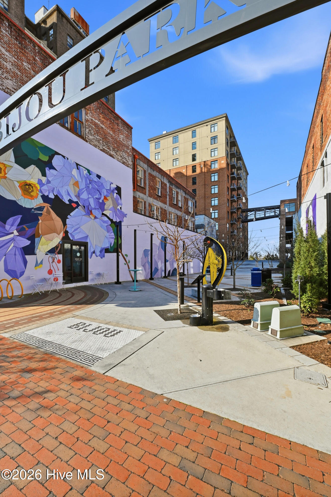 100570172 | Photo 54