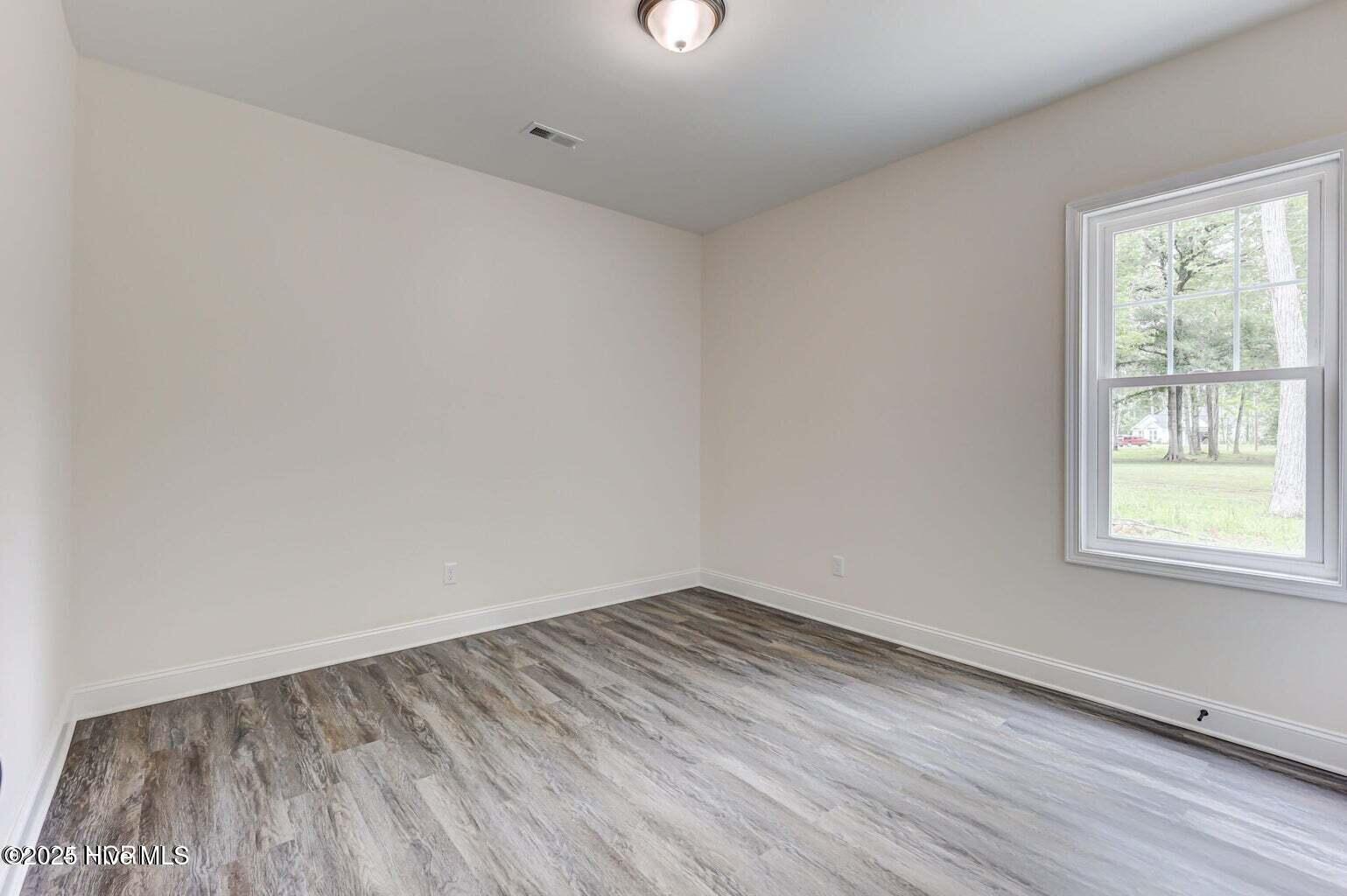 100509373 | Photo 21