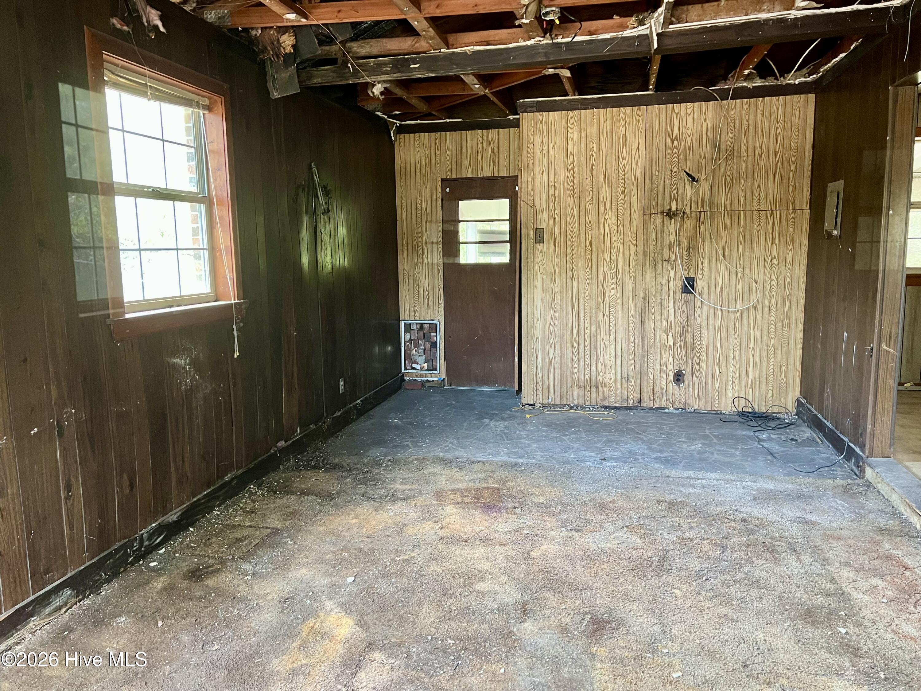 100562853 | Photo 18