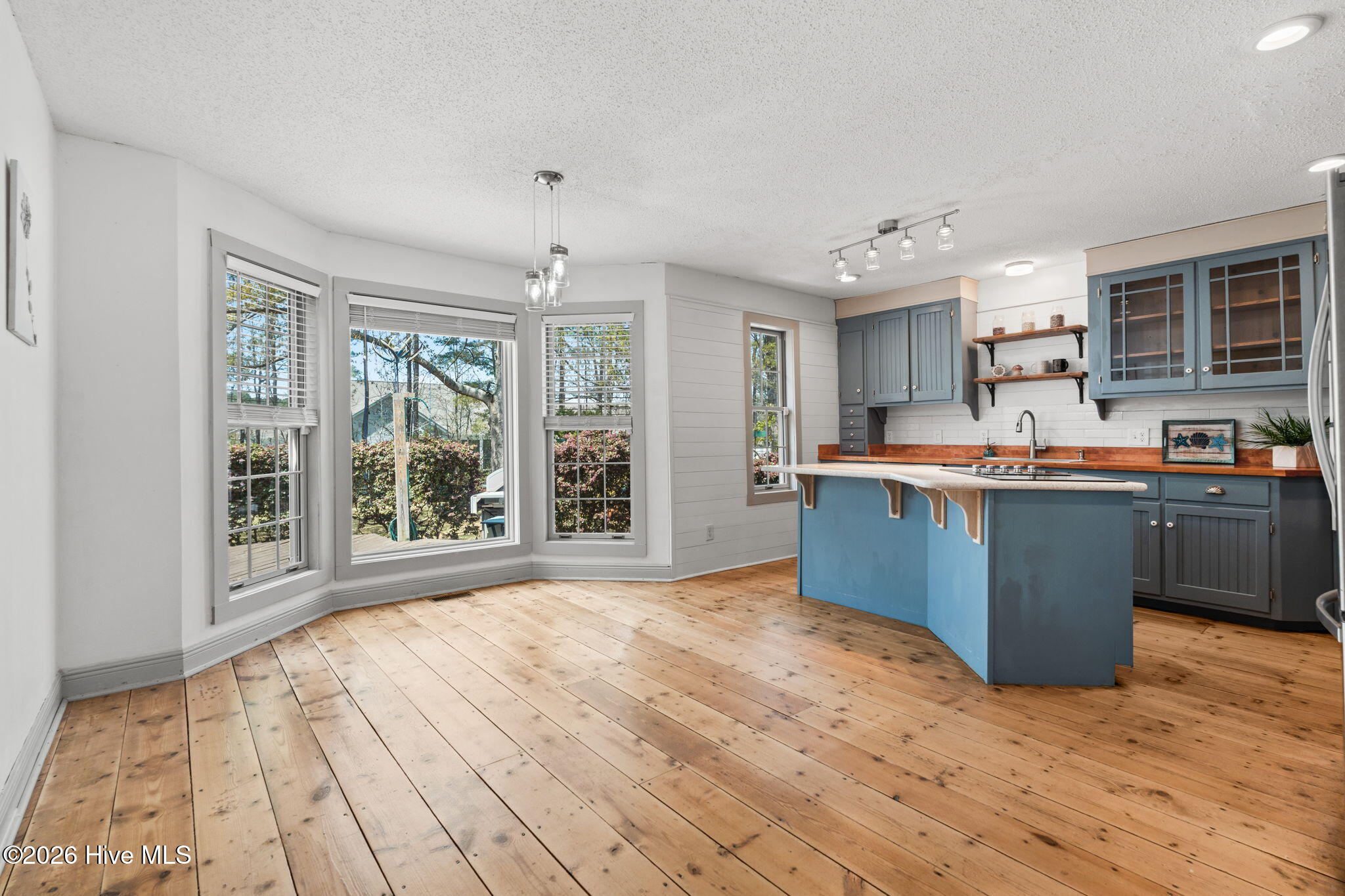 100564721 | Photo 12