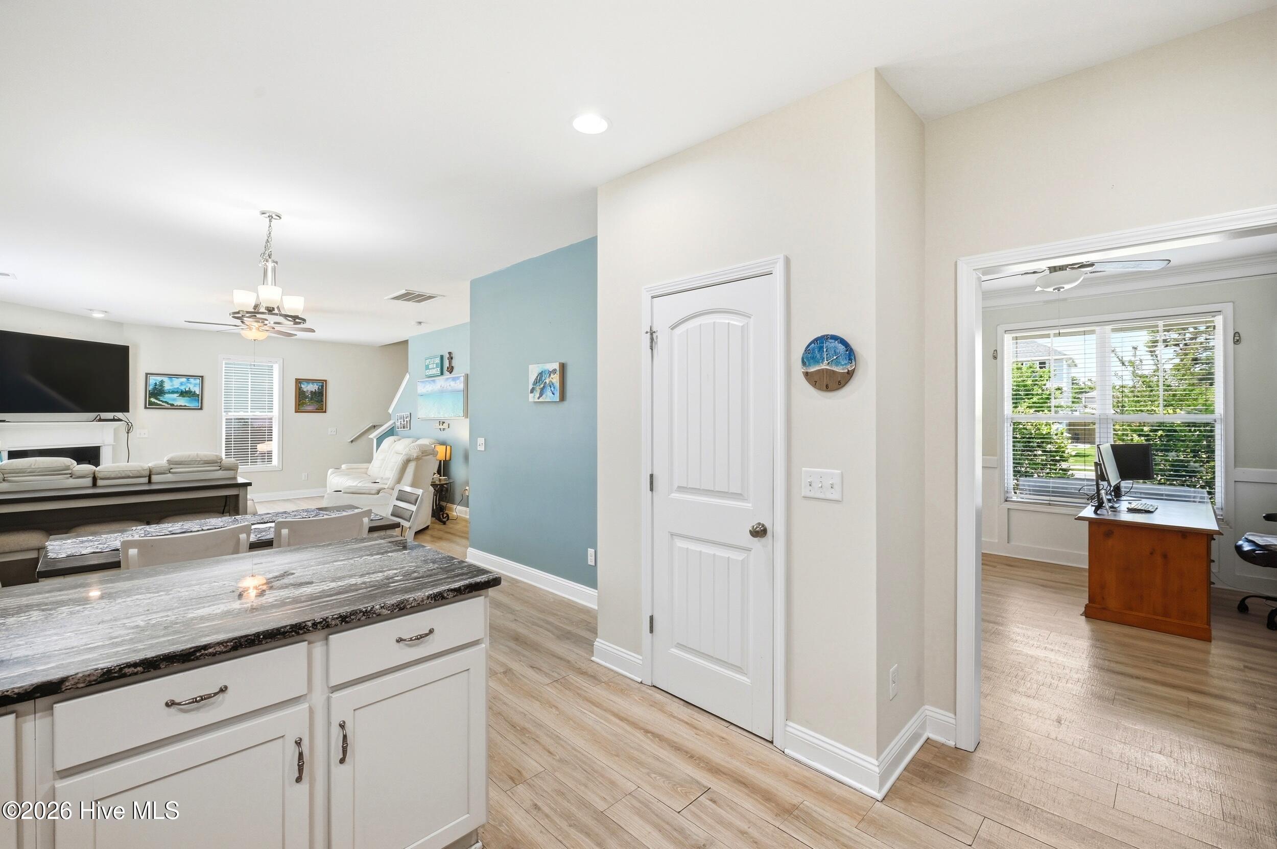 100567137 | Photo 15