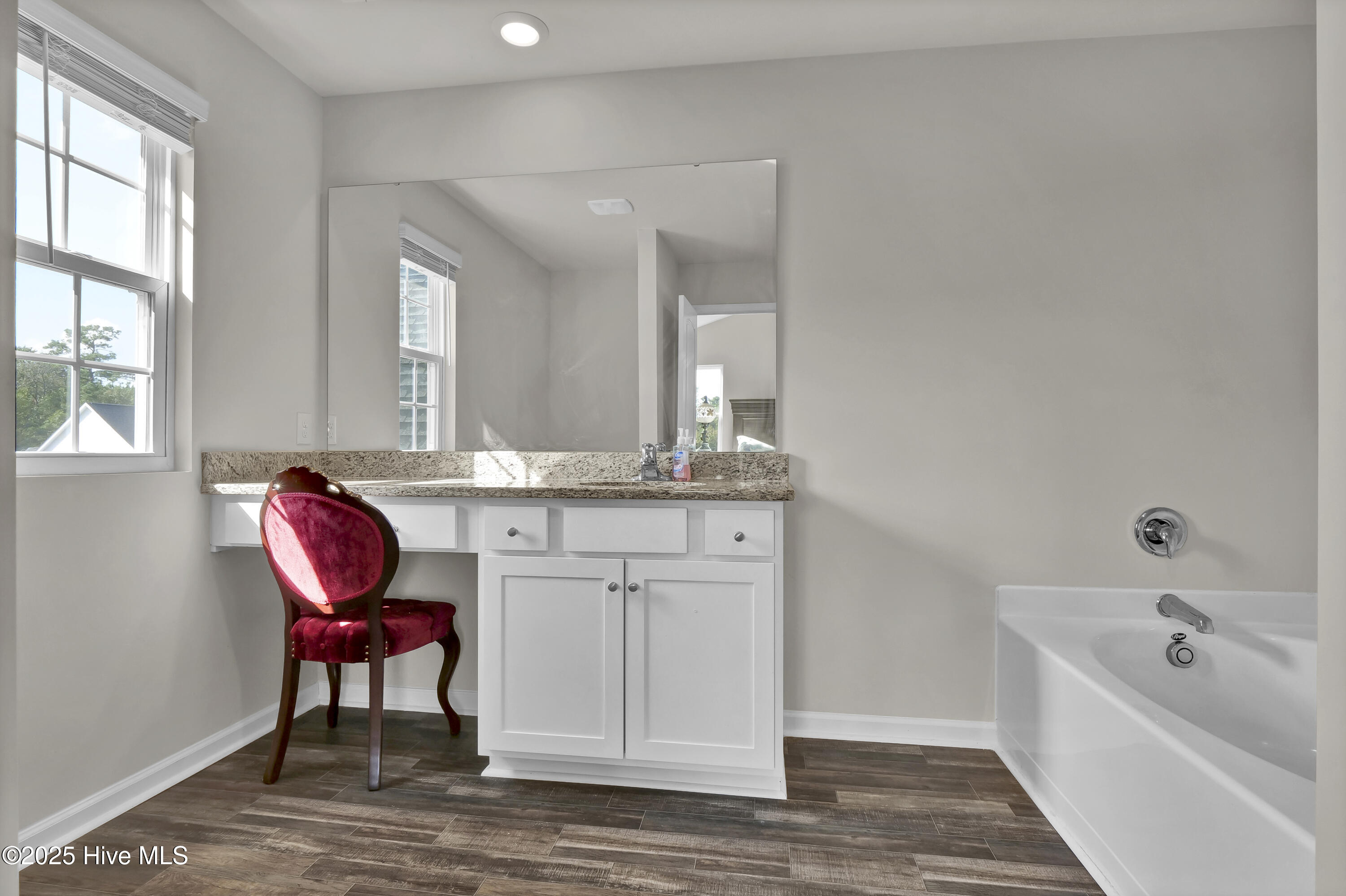 100533254 | Photo 24