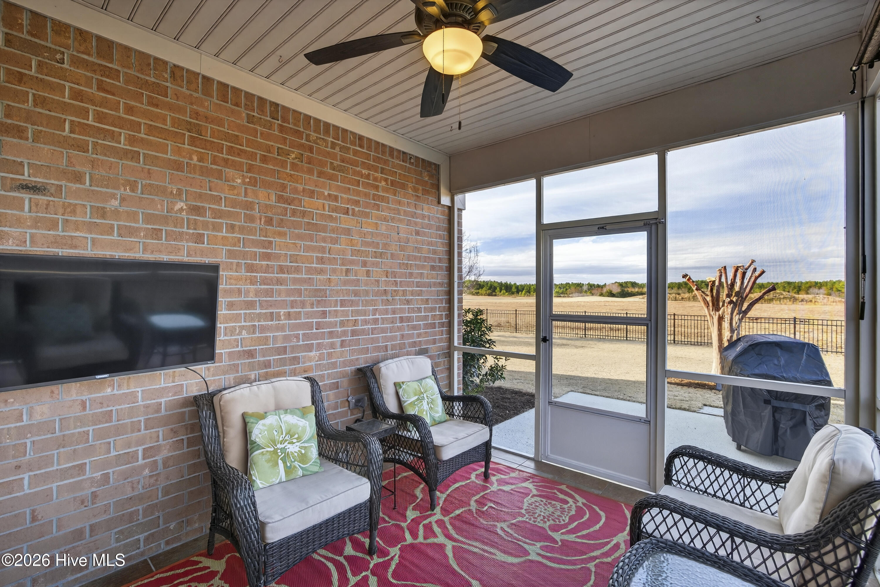 100550838 | Photo 43