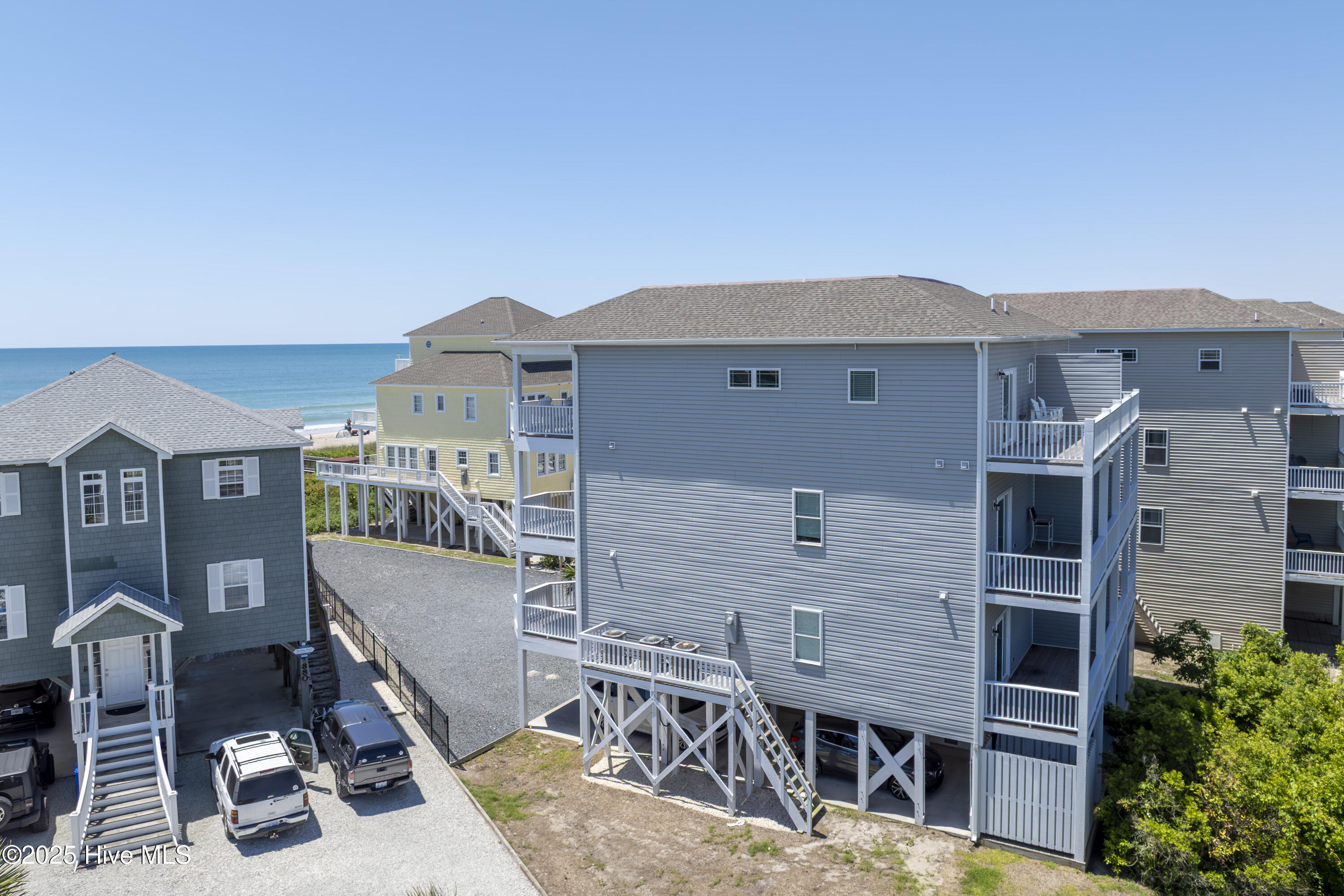 100510415 | Photo 65