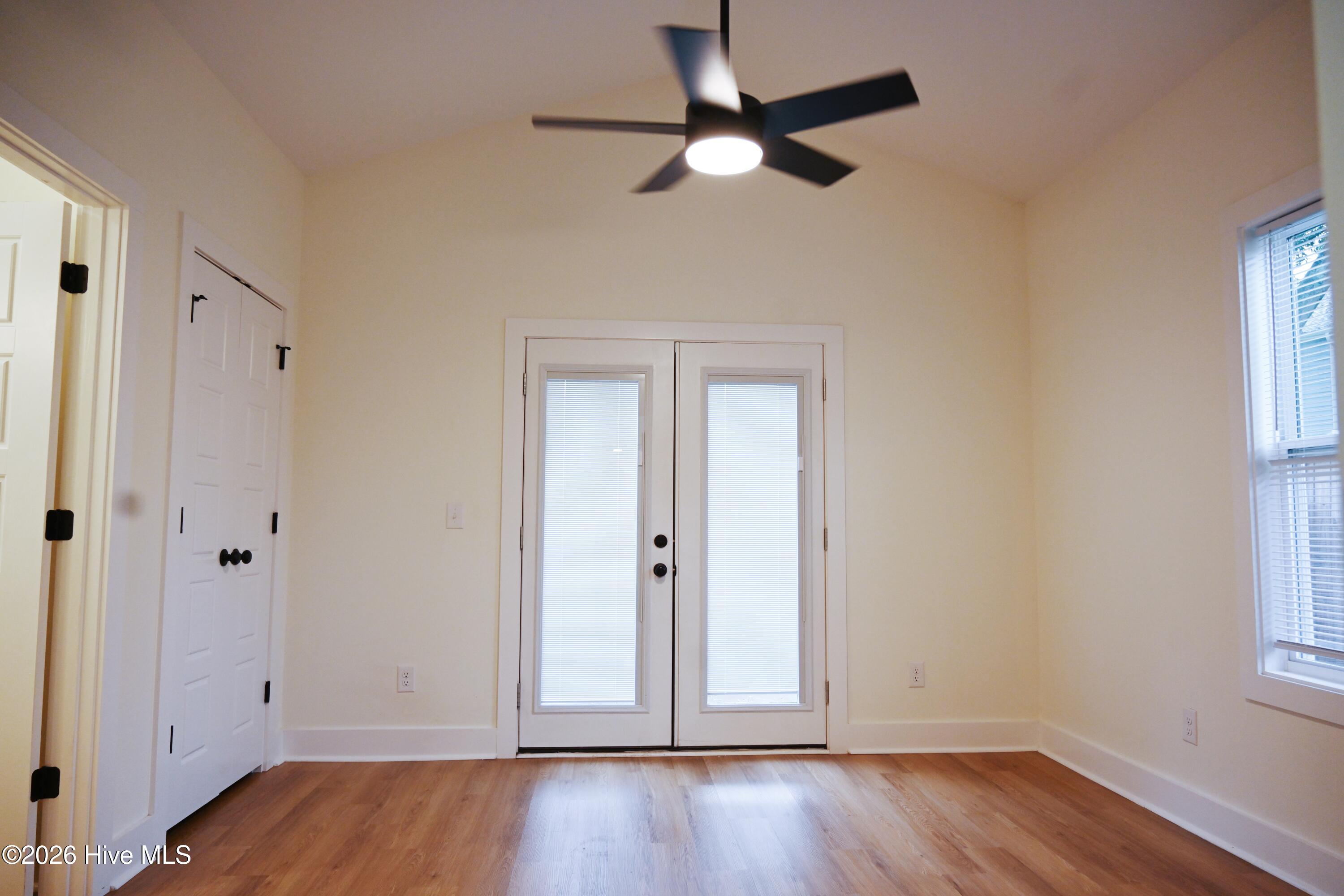 100564460 | Photo 24