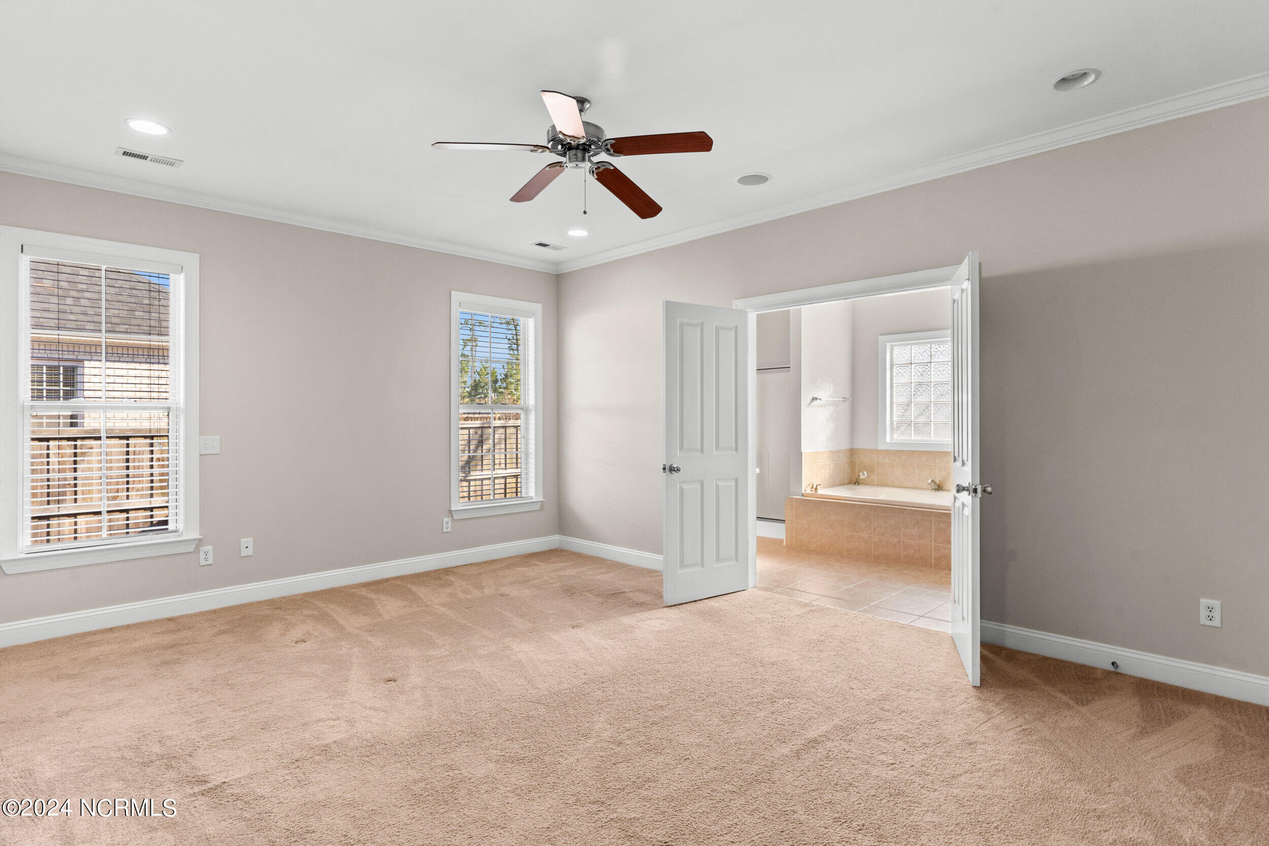 1028goldensandsway_00012