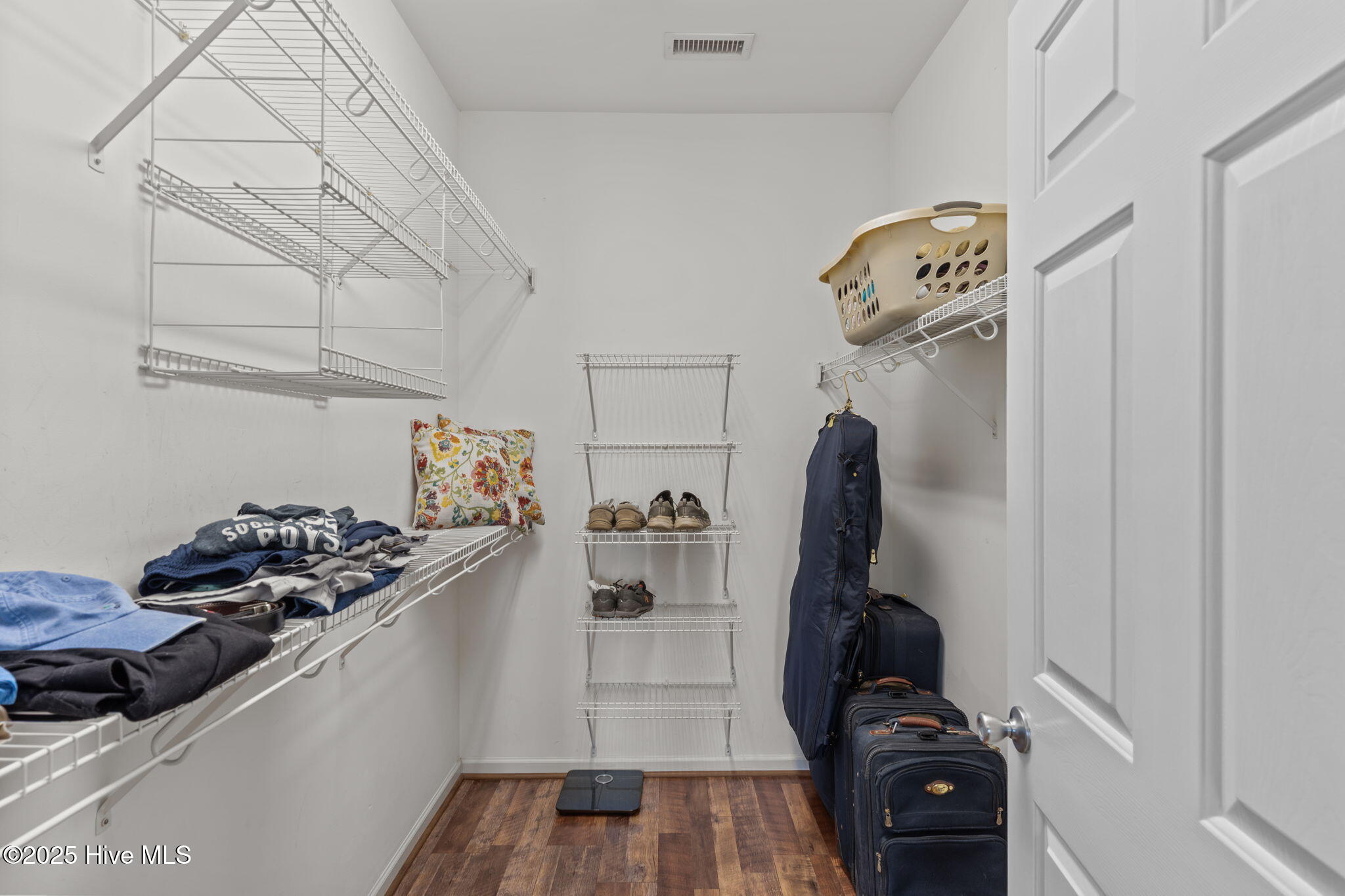 100522397 | Photo 49