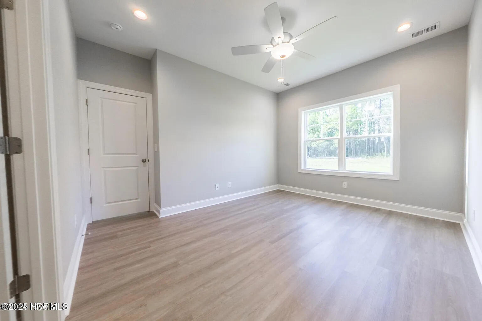 100528909 | Photo 33