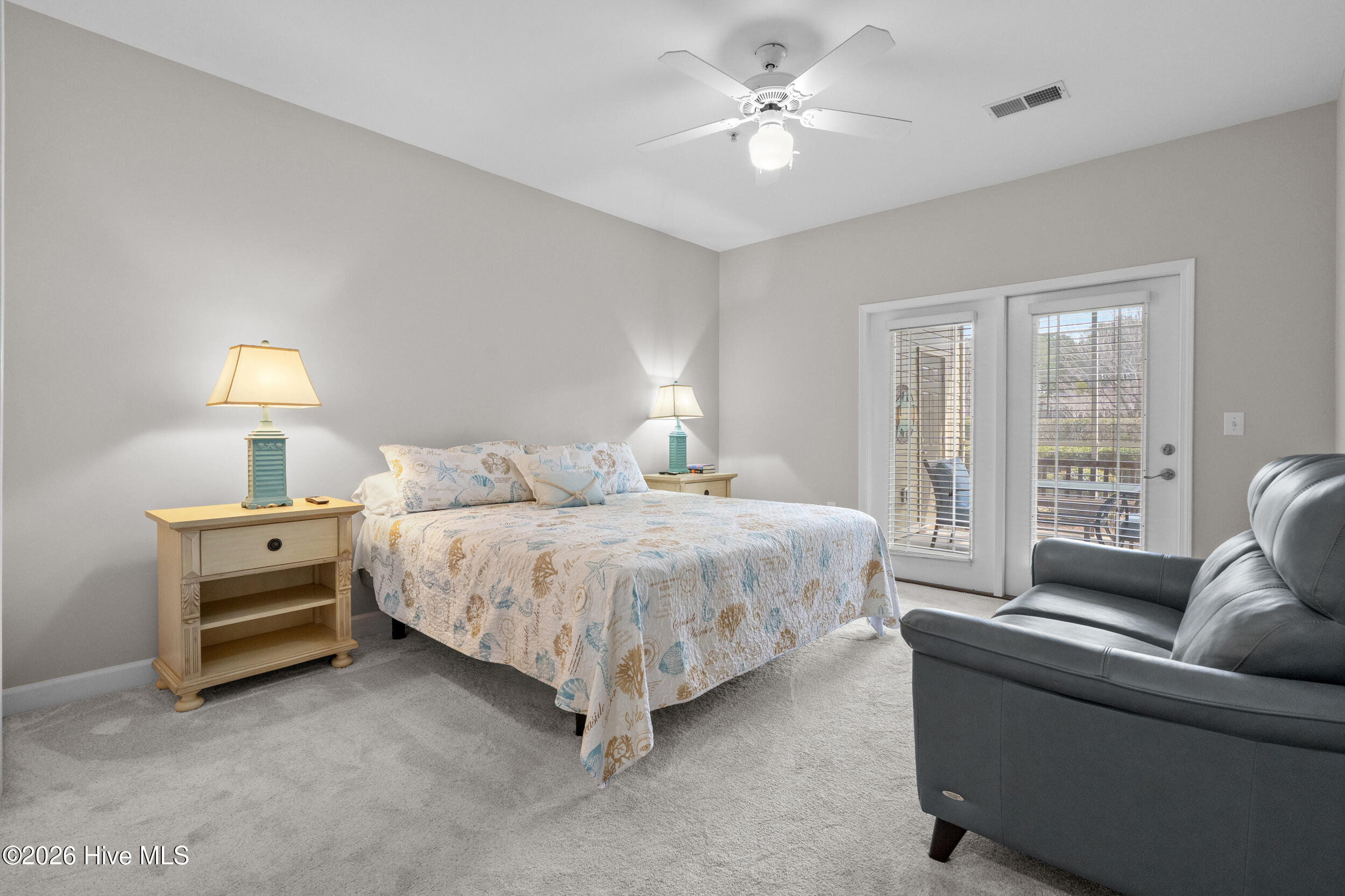 100556041 | Photo 15