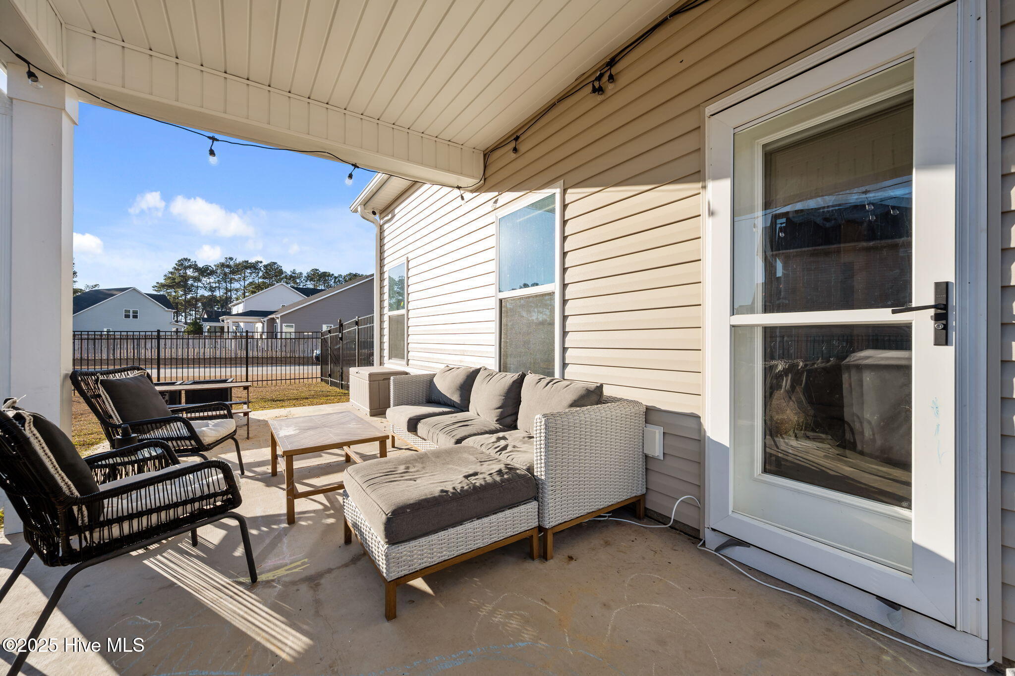 100547055 | Photo 33