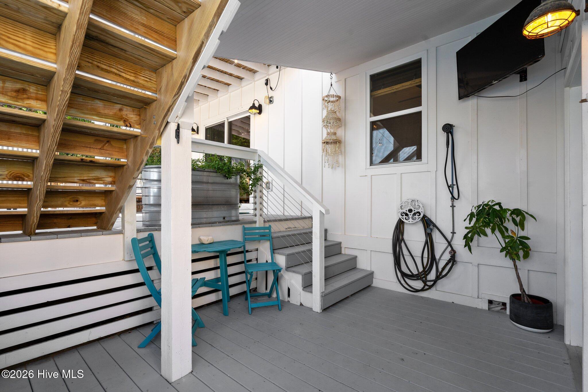 100560357 | Photo 65